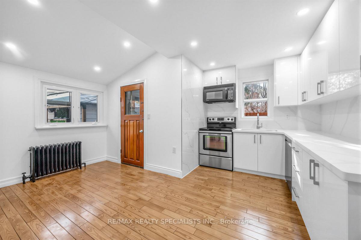 1035 Briar Hill Avenue Main & 2nd, Toronto W04 — photo 3 of 5