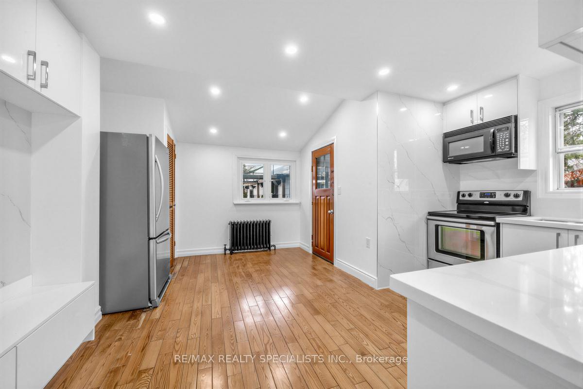 1035 Briar Hill Avenue Main & 2nd, Toronto W04 — photo 4 of 5