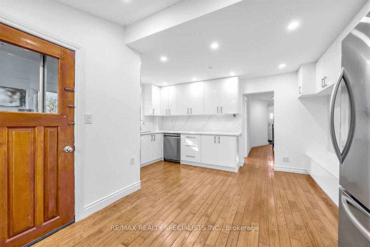 1035 Briar Hill Avenue Main & 2nd, Toronto W04 — photo 5 of 5