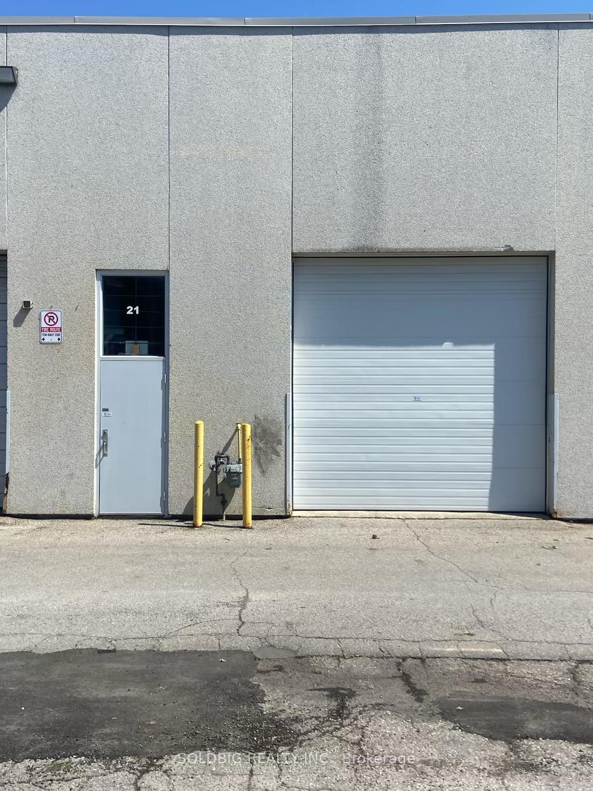130 Industry Street 21, Toronto W04 — photo 3 of 4