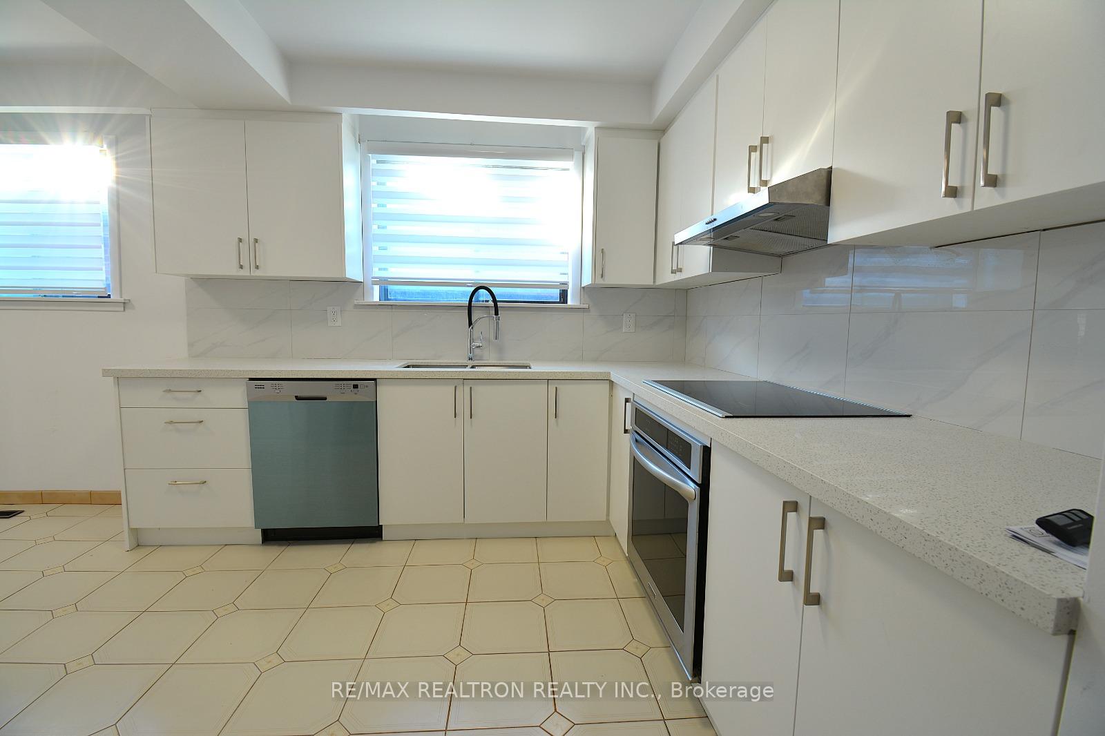 46 Conamore Crescent, Toronto W05 — photo 2 of 5