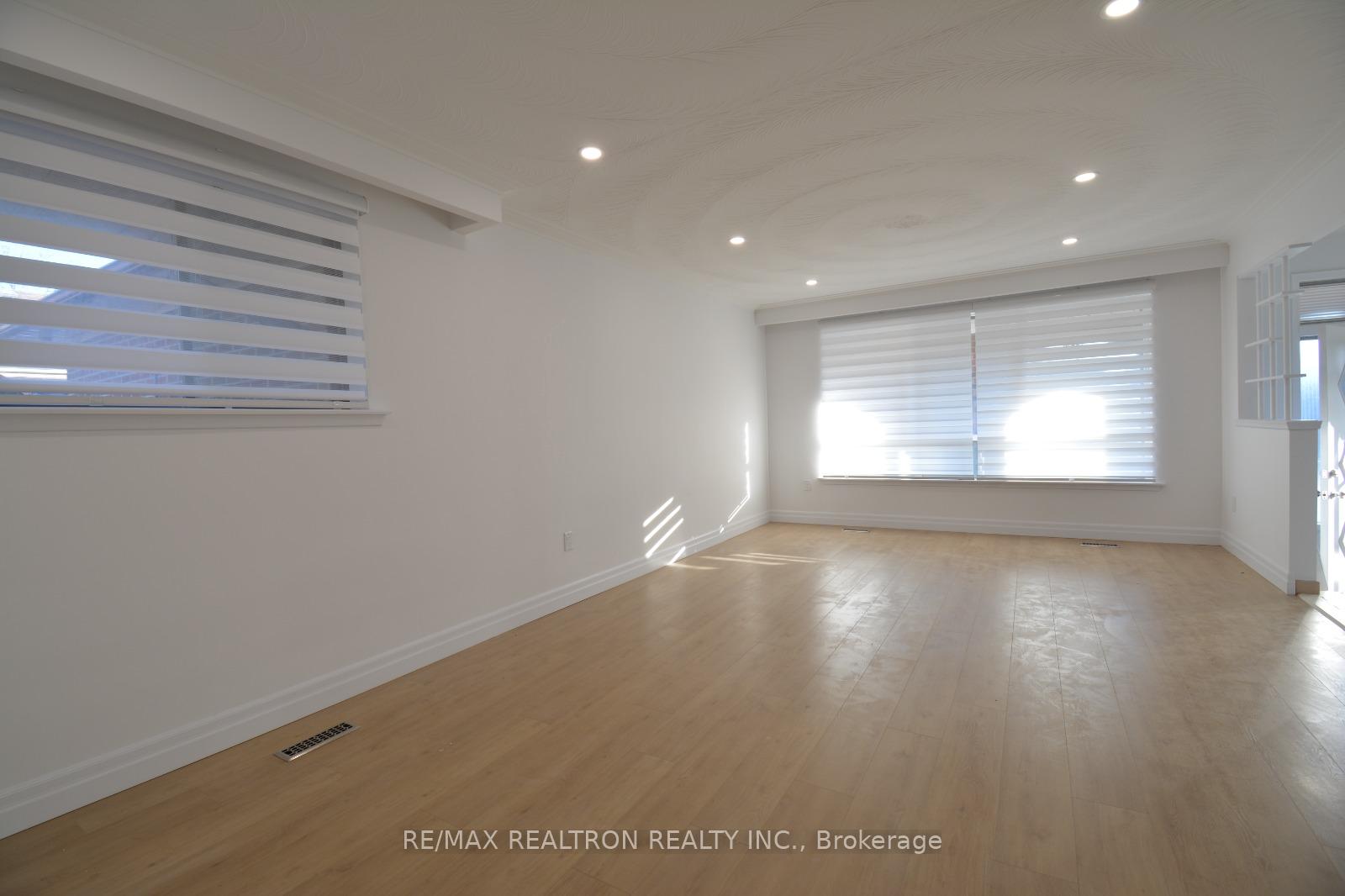 46 Conamore Crescent, Toronto W05 — photo 4 of 5