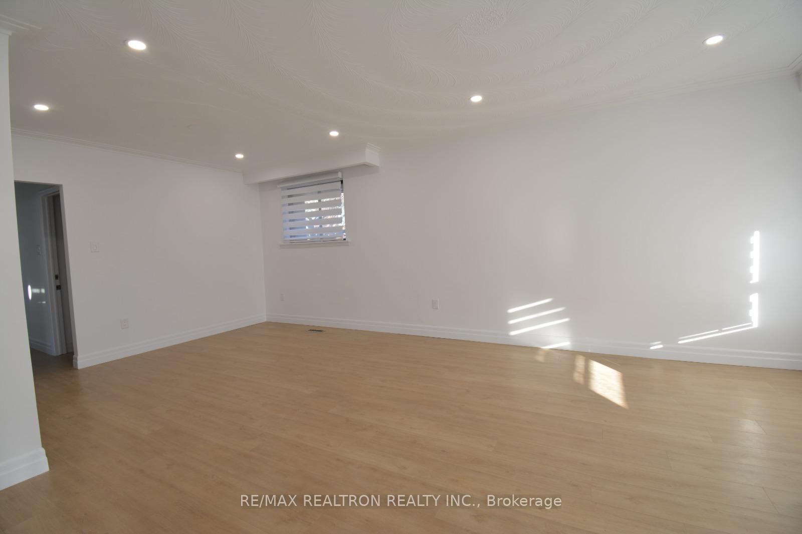46 Conamore Crescent, Toronto W05 — photo 5 of 5