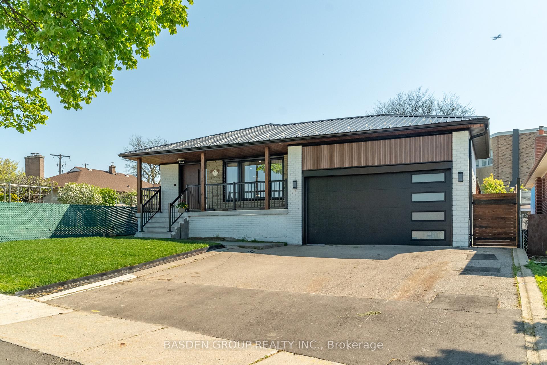 21 Mayberry Road, Toronto W05, ON M3N 2A5 — Toronto W05, Ontario