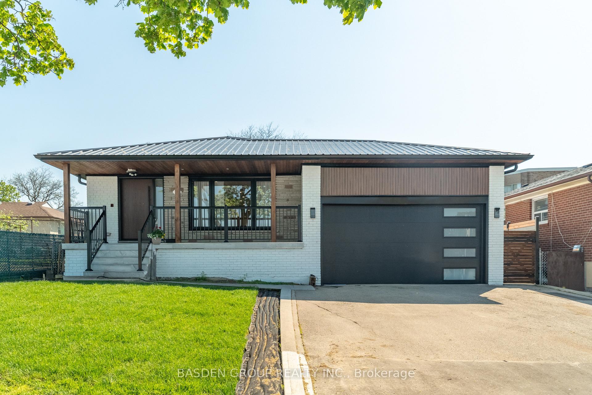21 Mayberry Road, Toronto W05 — photo 2 of 5