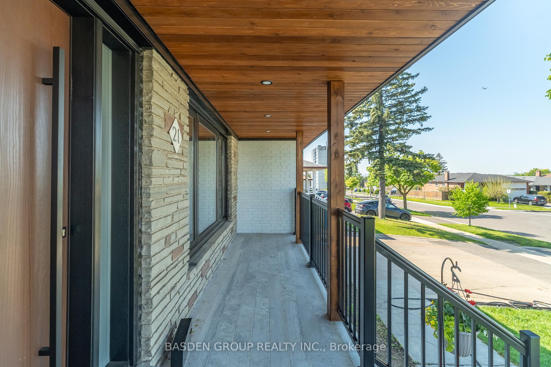21 Mayberry Road, Toronto W05 — photo 5 of 5