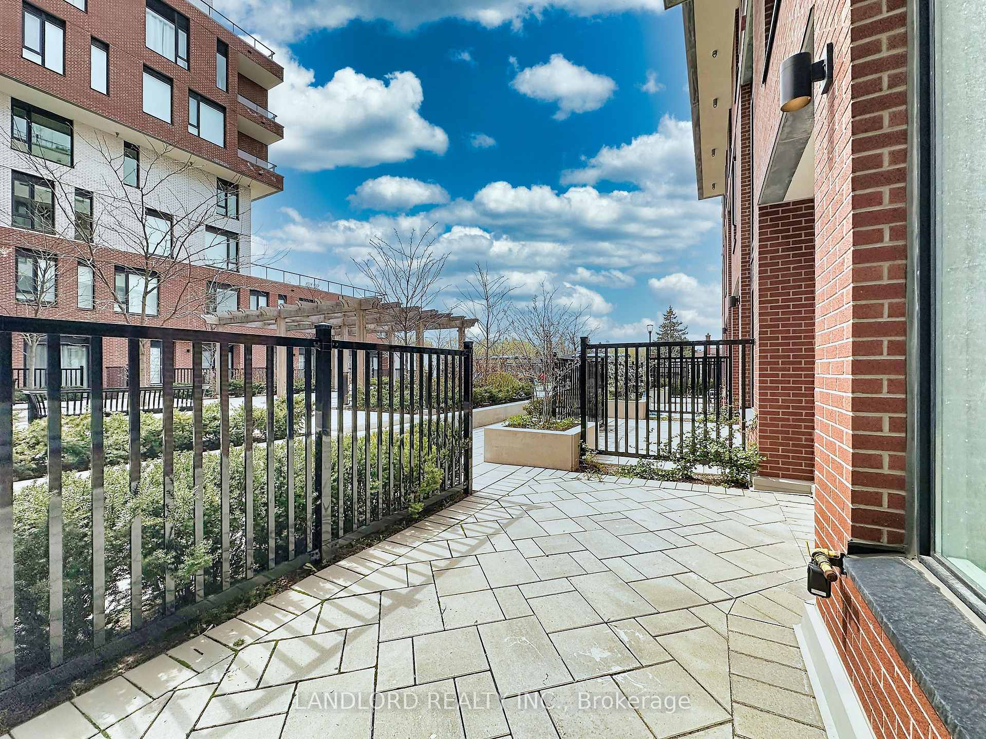 15 Maryport Avenue 109, Toronto W05, ON M3M 0E1 — Toronto W05, Ontario