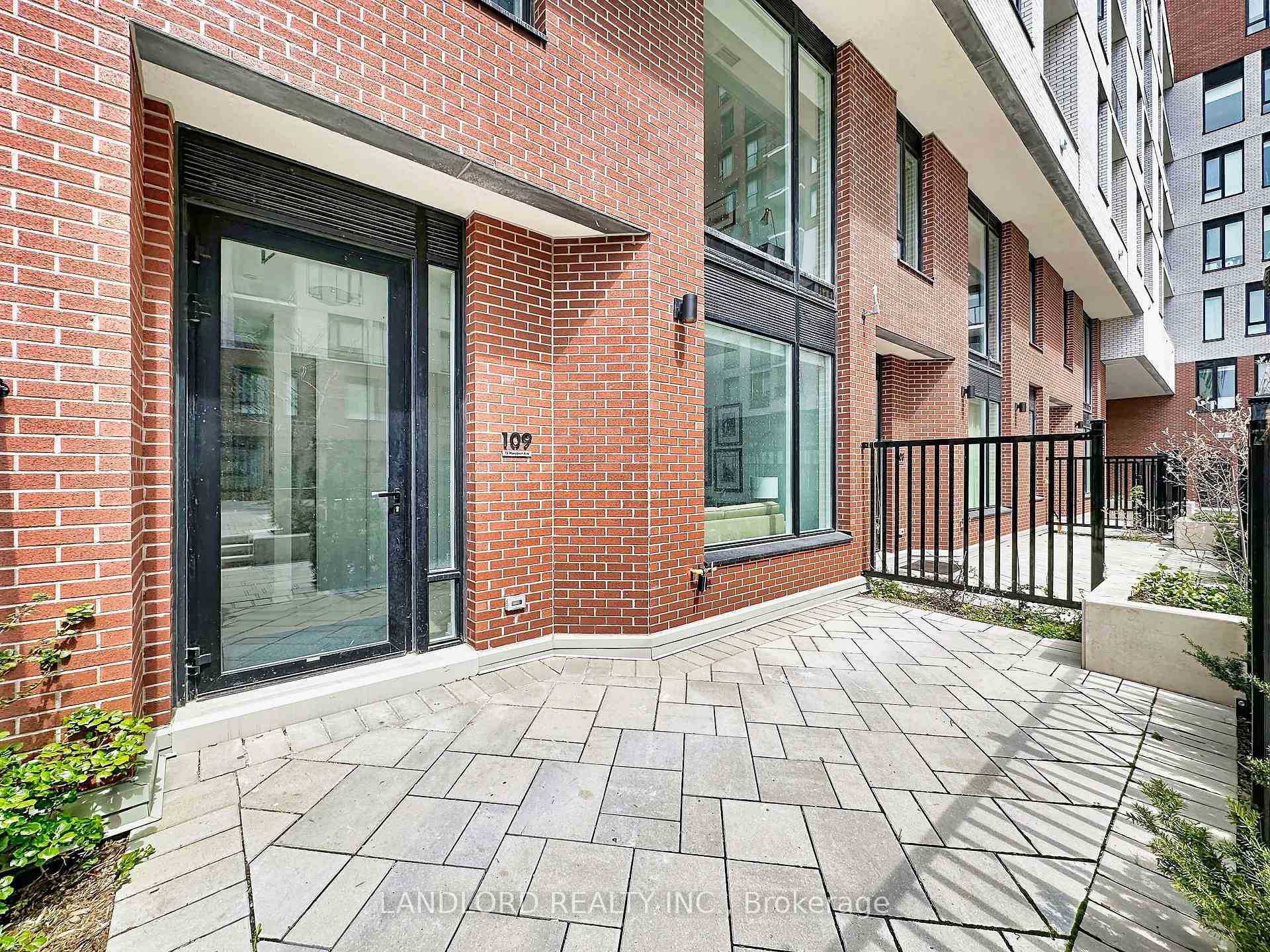 15 Maryport Avenue 109, Toronto W05 — photo 2 of 5