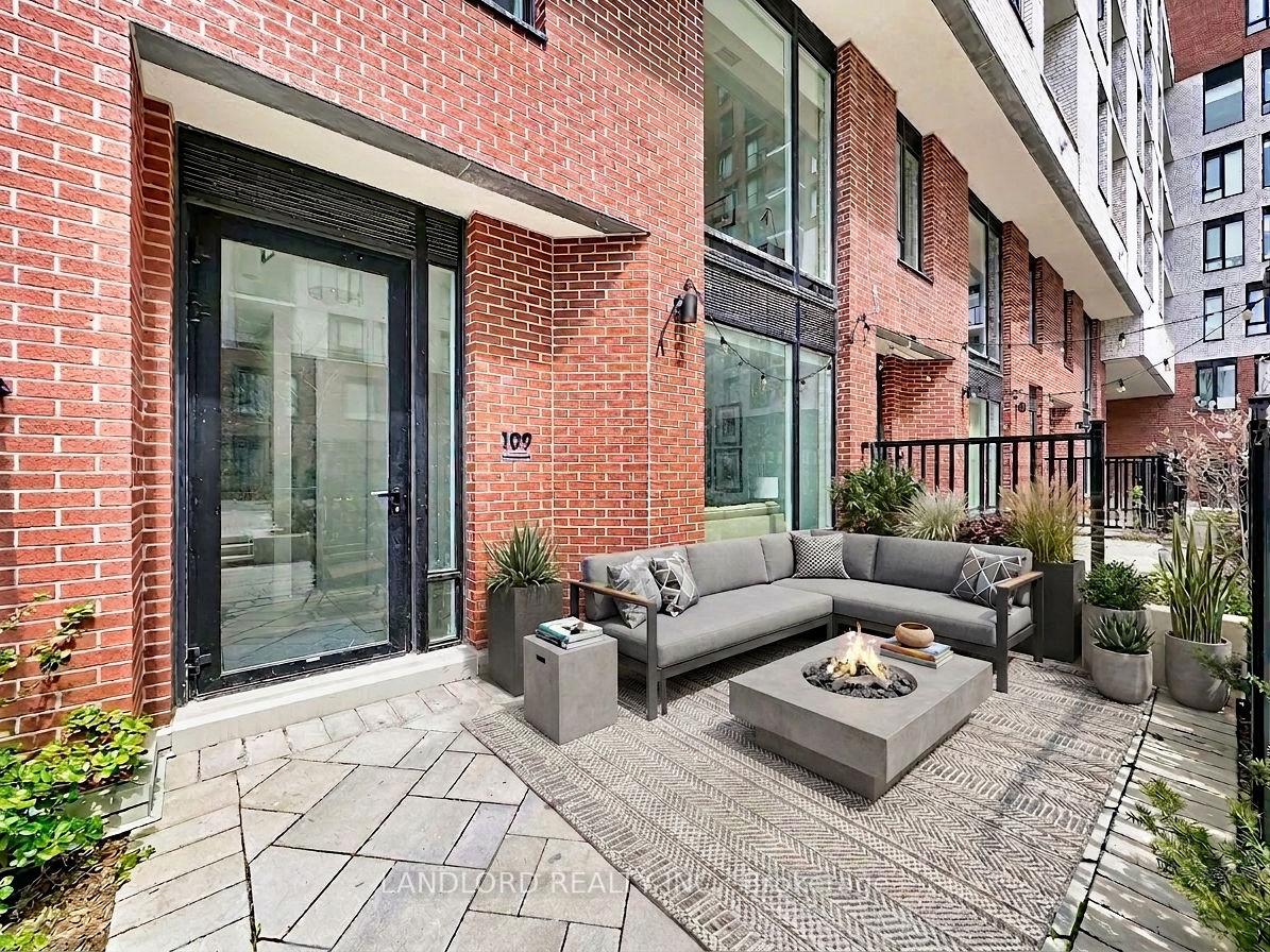 15 Maryport Avenue 109, Toronto W05 — photo 4 of 5