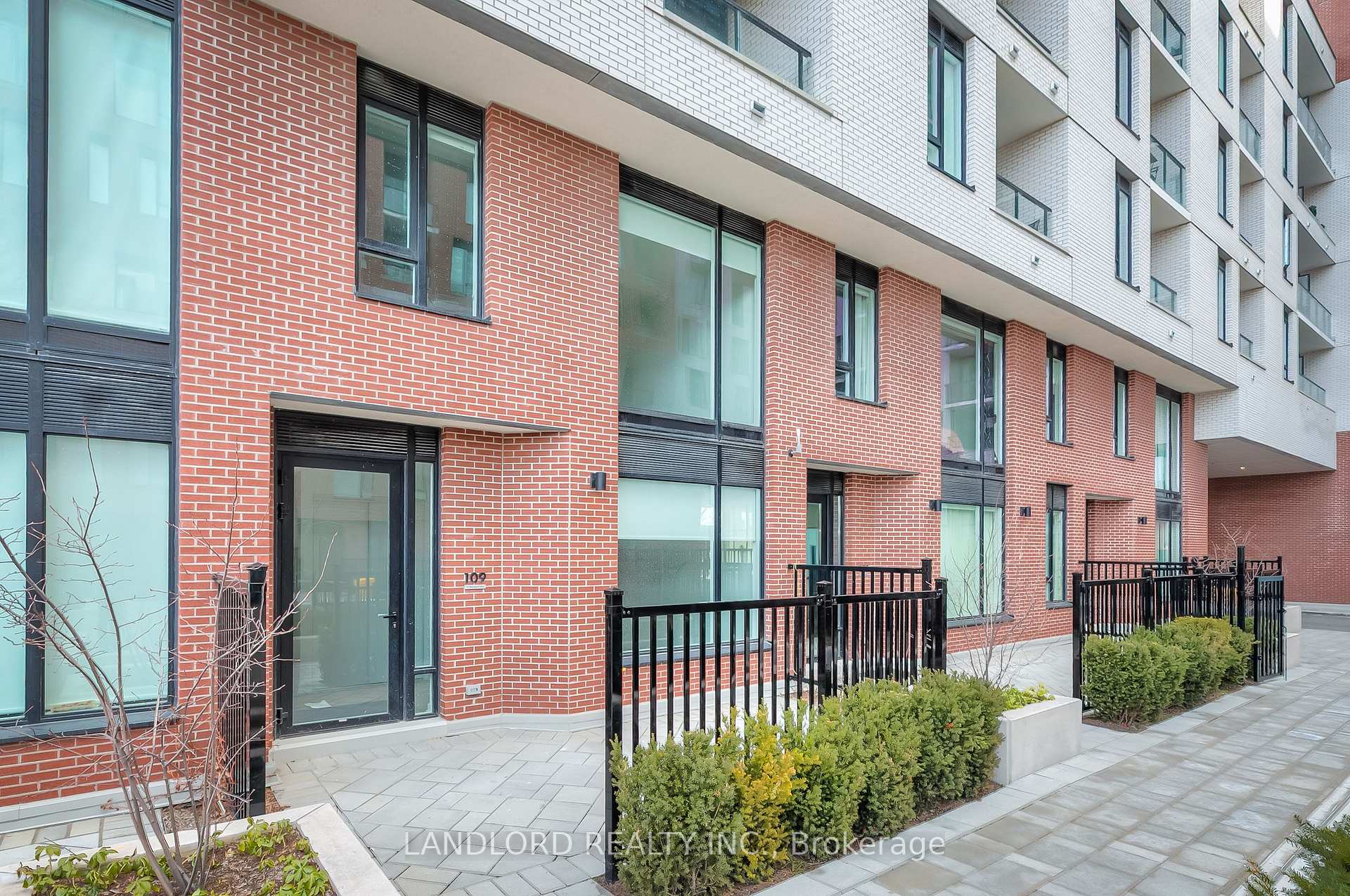 15 Maryport Avenue 112, Toronto W05, ON M3M 0E1 — Toronto W05, Ontario