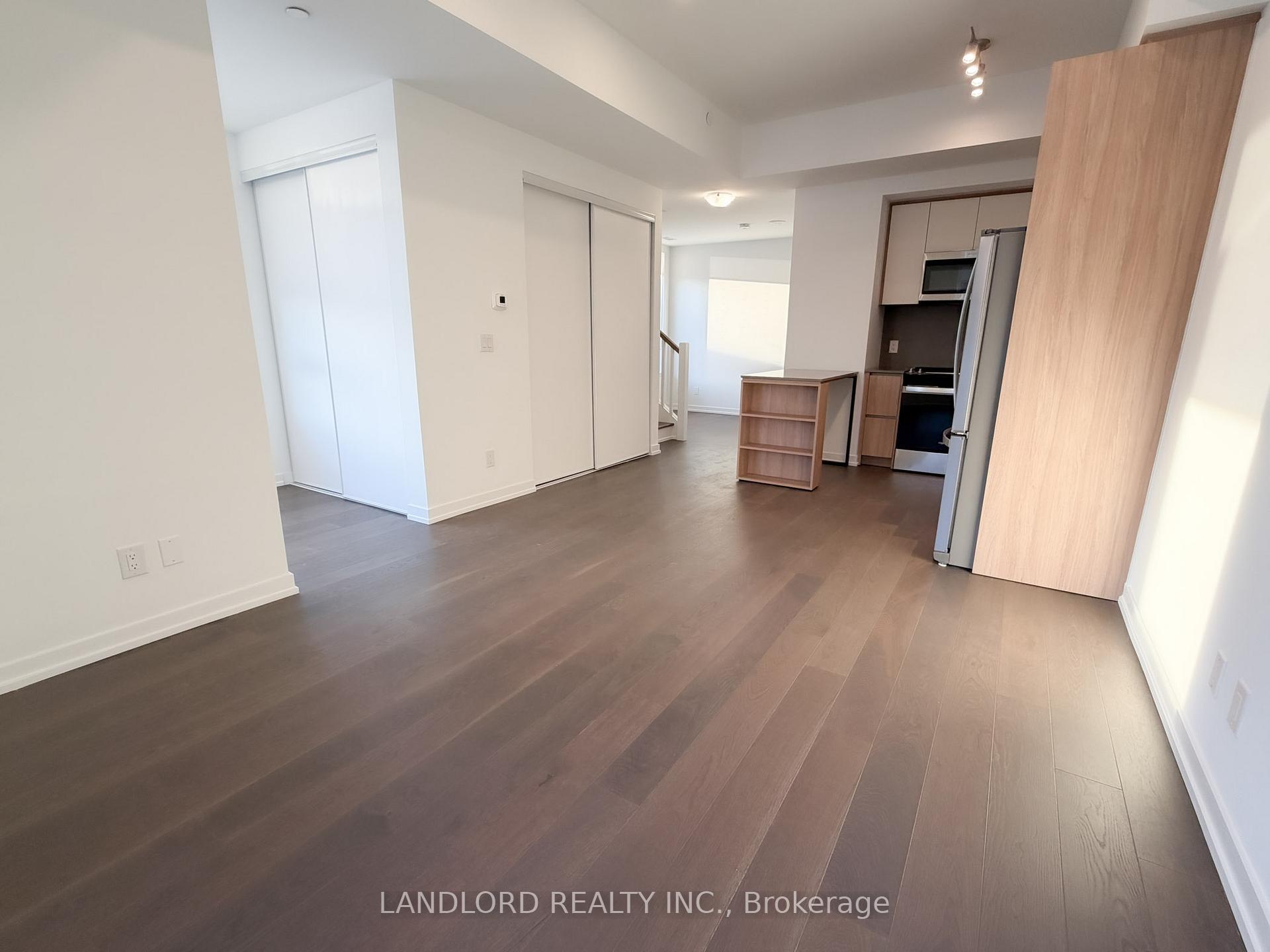 15 Maryport Avenue 112, Toronto W05 — photo 3 of 5