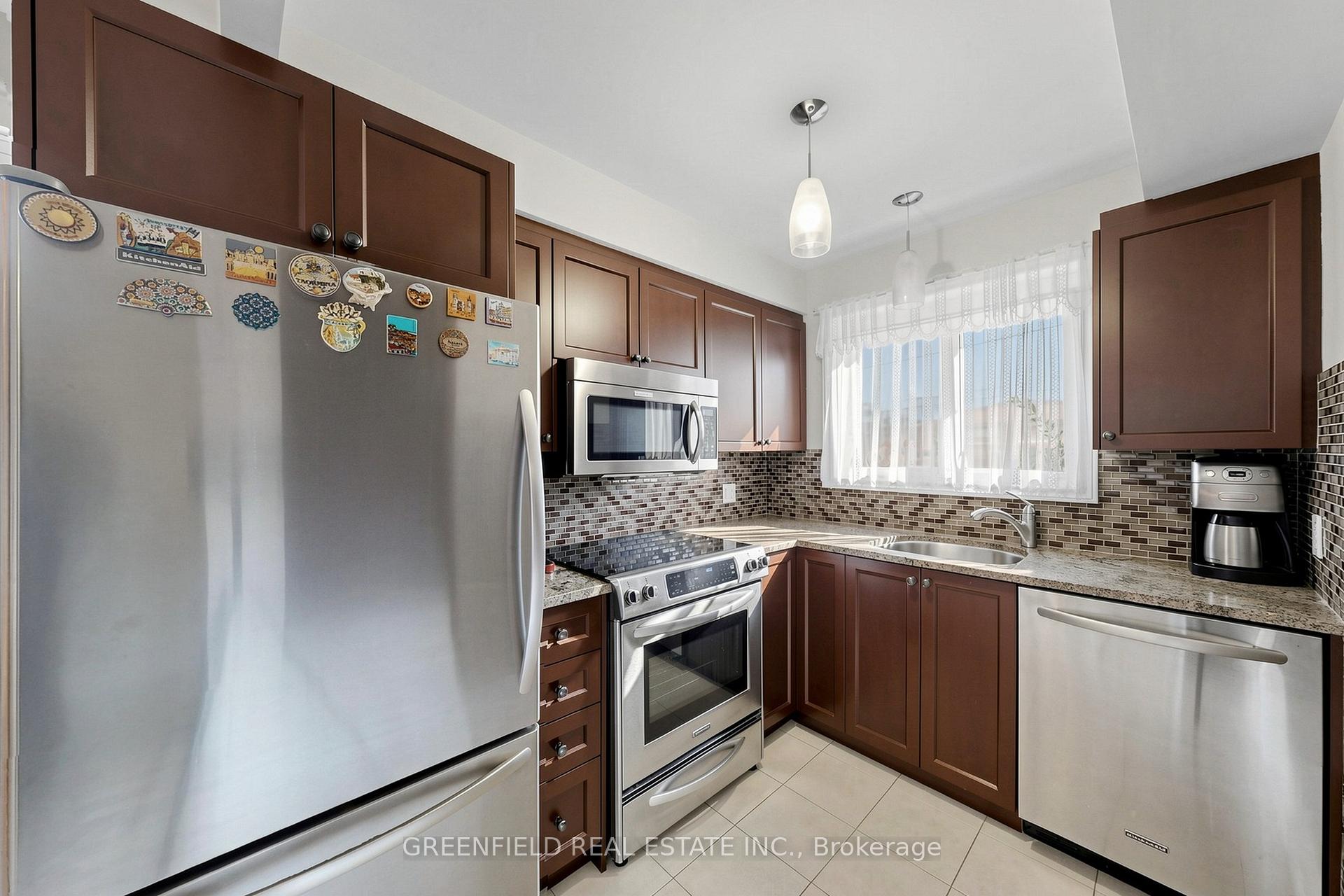 87 Mulholland Avenue, Toronto W04 — photo 4 of 5