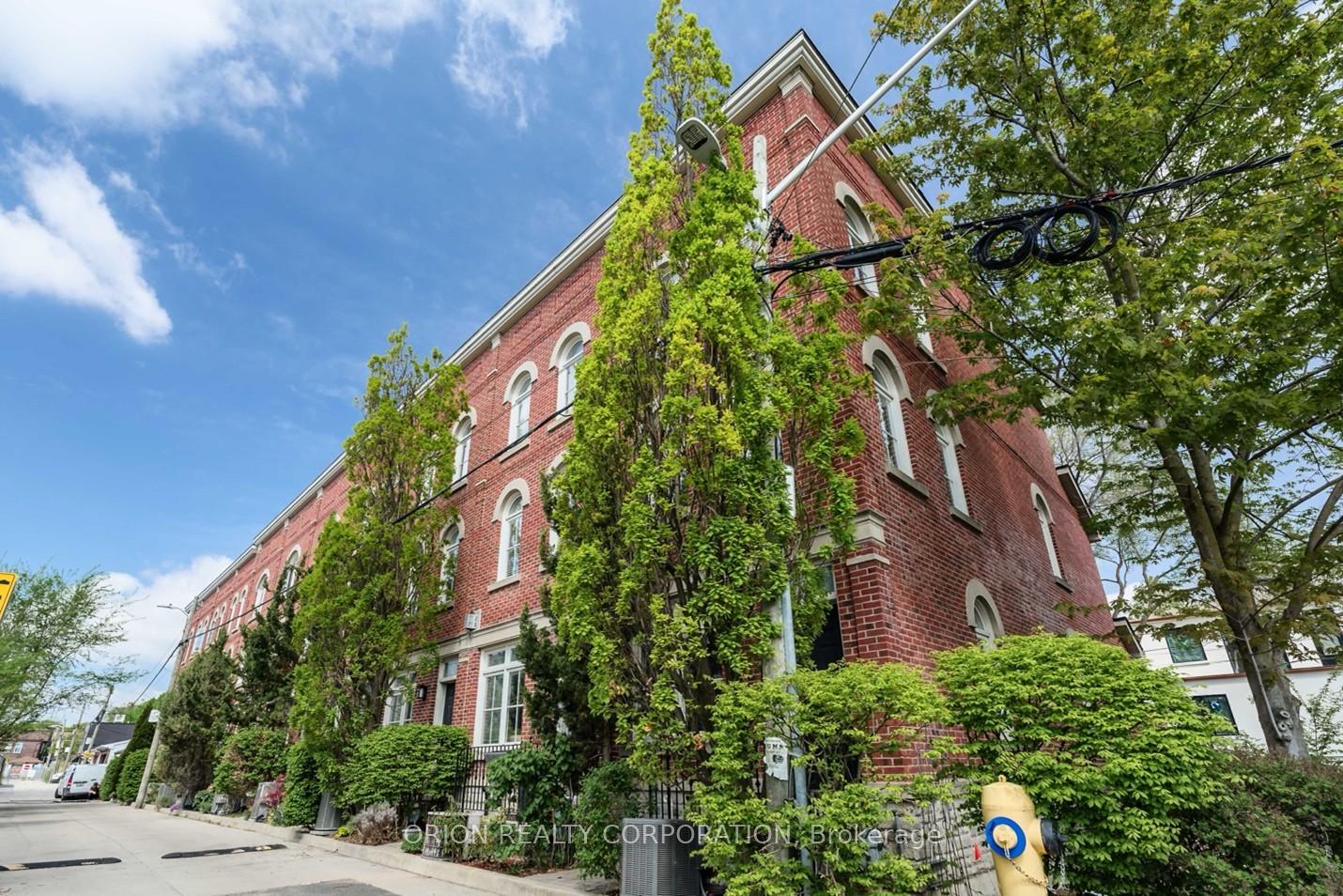 6 St Raymond Heights, Toronto W02 — photo 2 of 5