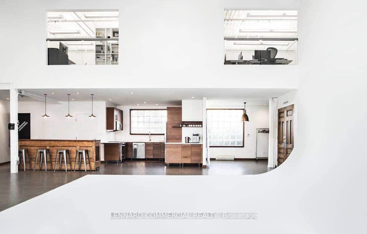 1444 Dupont Street 21, Toronto W02, ON M4G 1P5 — Toronto W02, Ontario