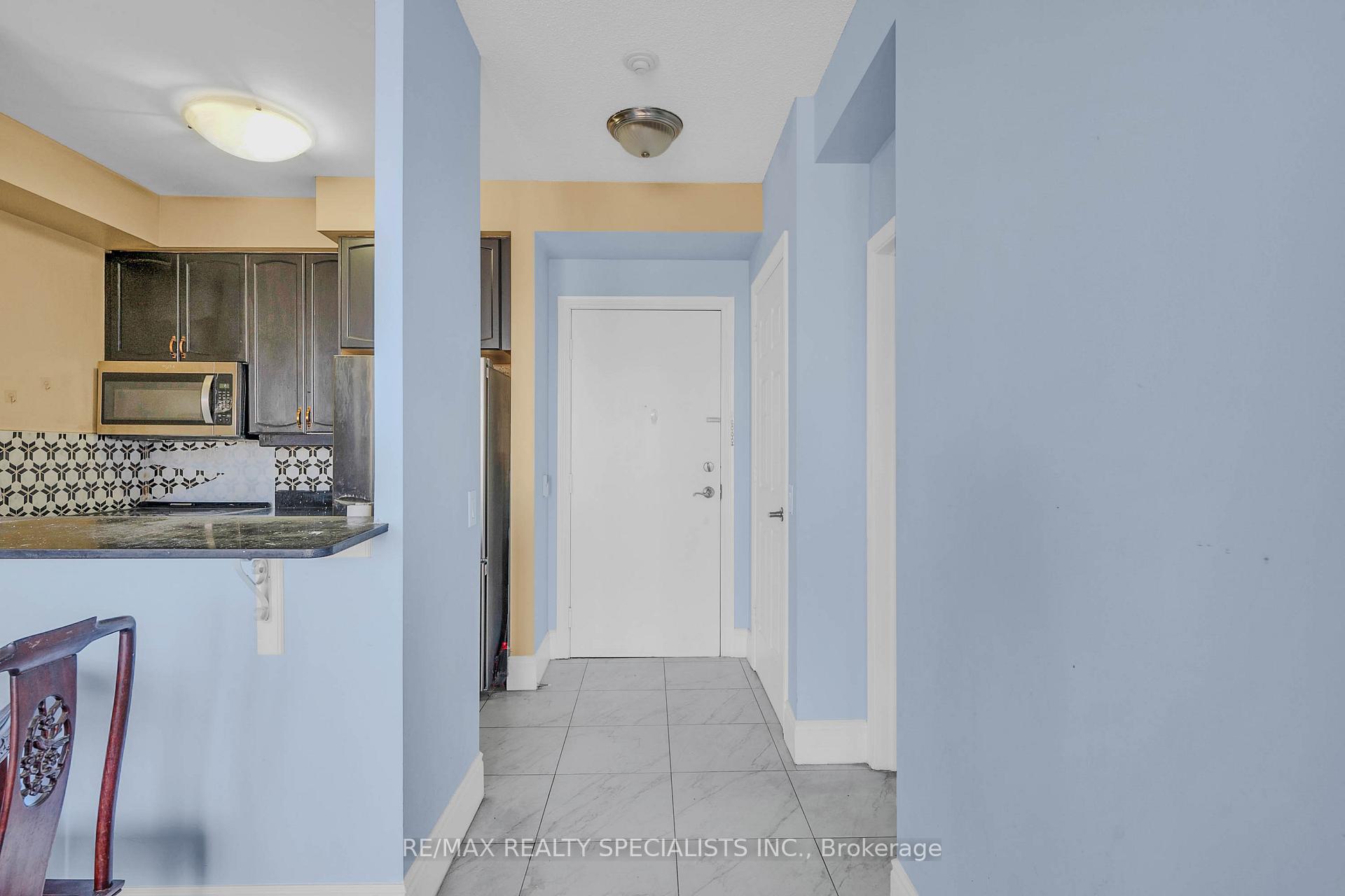 710 Humberwood Boulevard 1404, Toronto W10 — photo 5 of 5