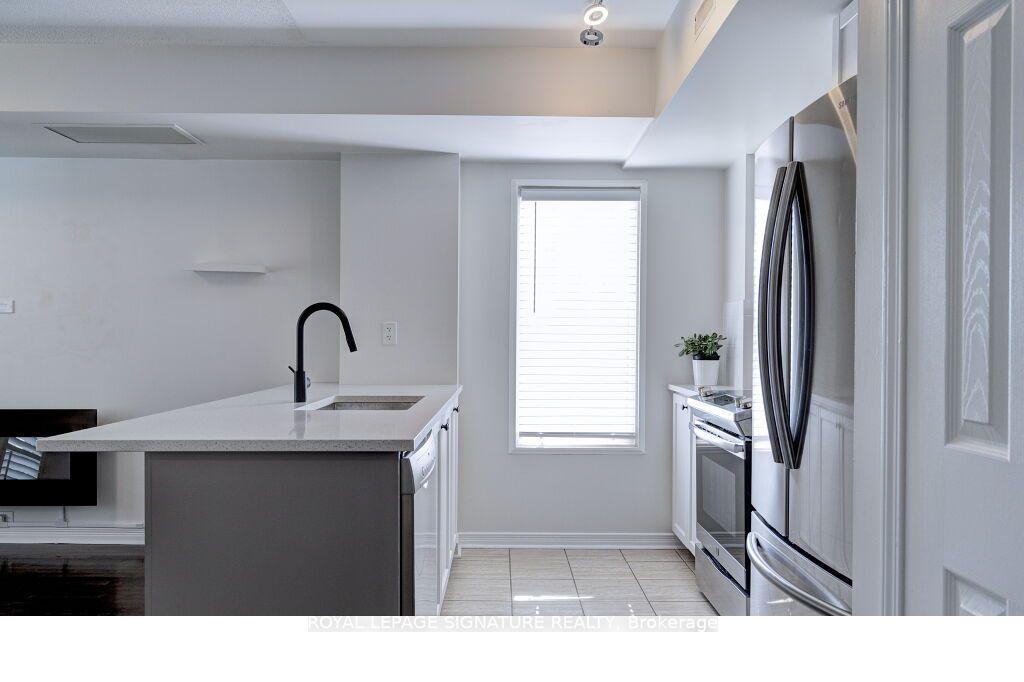25 Turntable Crescent 231, Toronto W02, ON M6H 4K8 — Toronto W02, Ontario