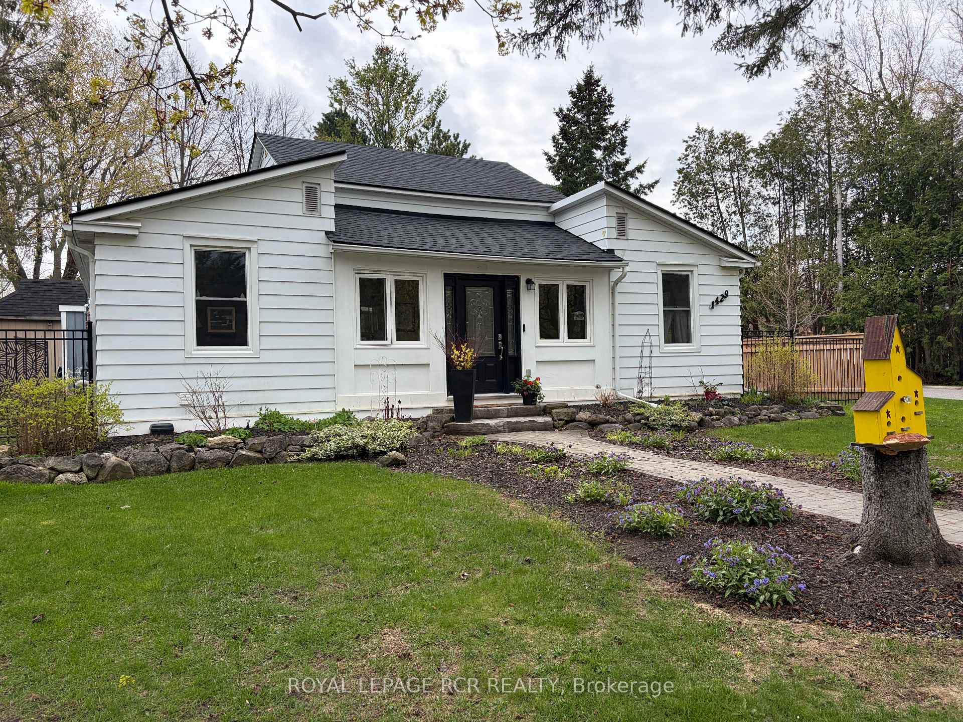 1429 Queen Street, Caledon — photo 2 of 5