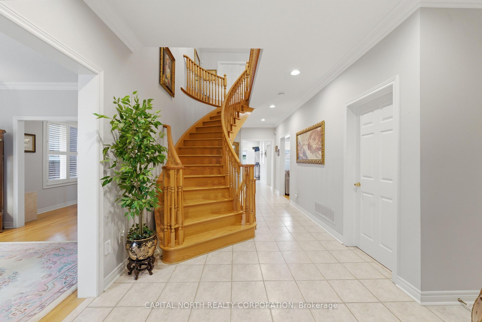 6 Veerland Drive, Toronto W04 — photo 3 of 5