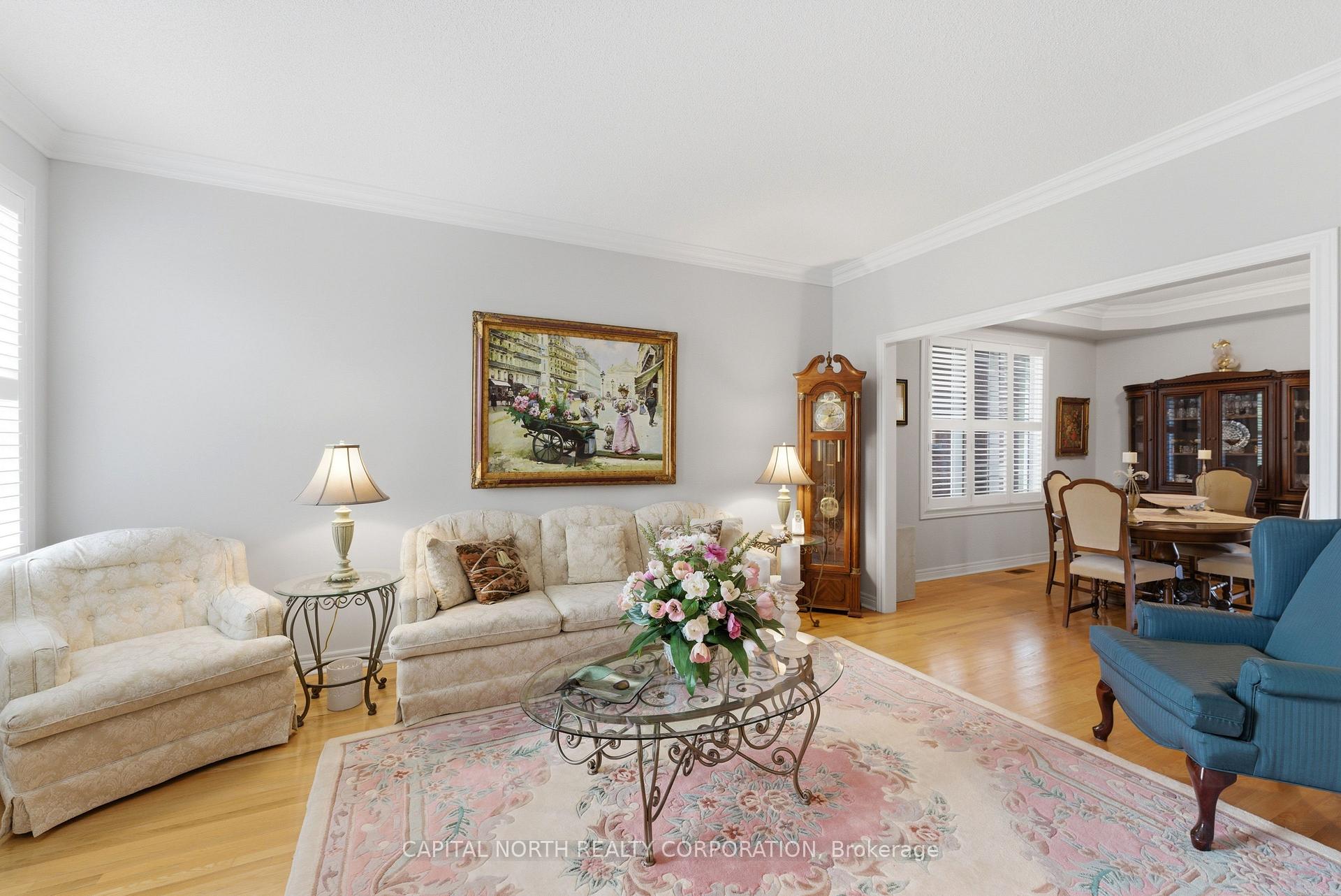 6 Veerland Drive, Toronto W04 — photo 4 of 5