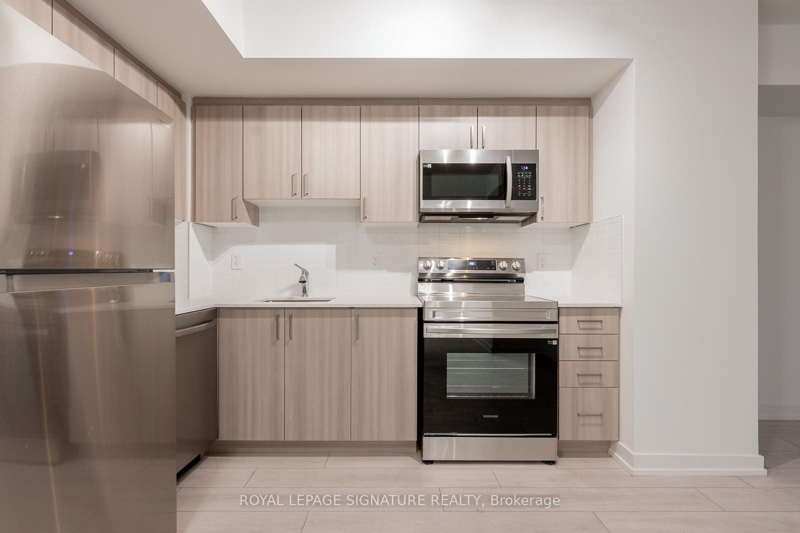 556 Marlee Avenue 331, Toronto W04 — photo 3 of 5