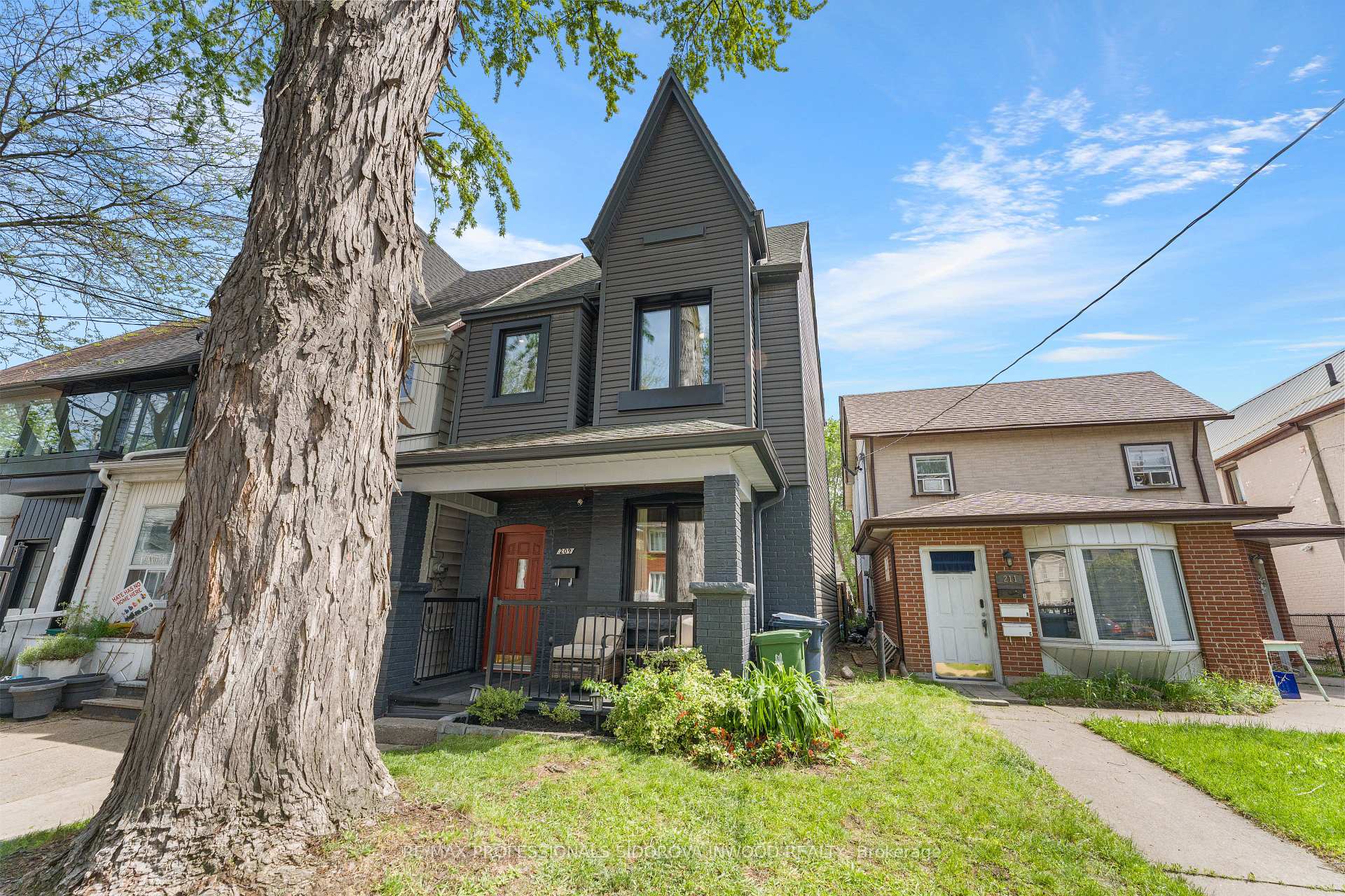 209 Maria Street, Toronto W02, ON M6P 1W6 — Toronto W02, Ontario