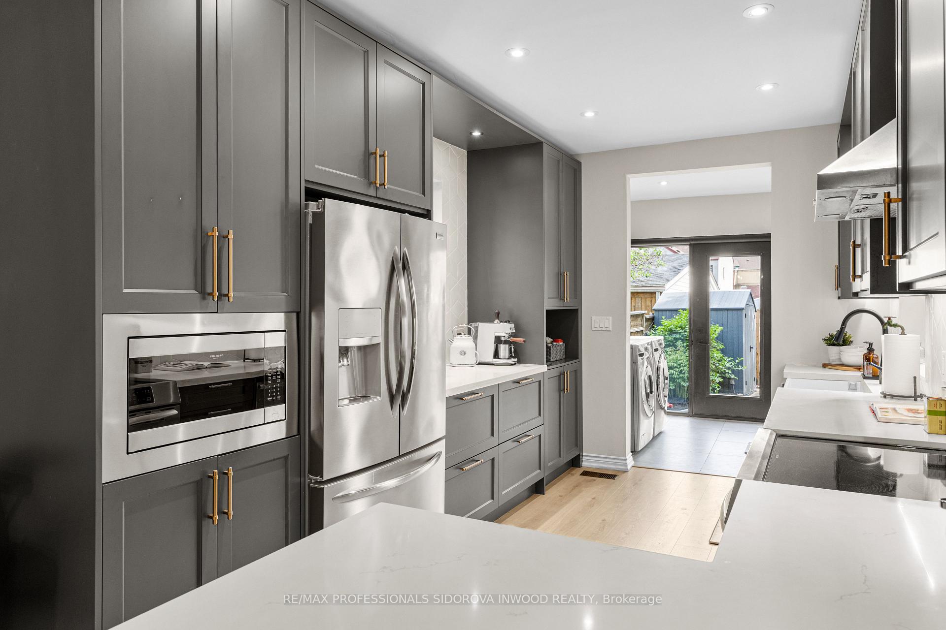 209 Maria Street, Toronto W02 — photo 4 of 5
