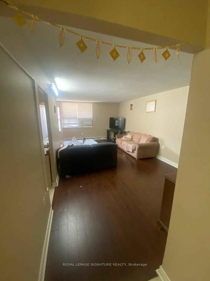 49 Silverstone Drive 501, Toronto W10 — photo 2 of 5