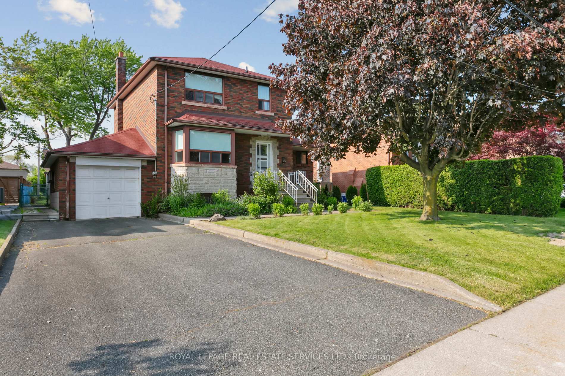 28 Cornelius Parkway, Toronto W04, ON M6L 2K3 — Toronto W04, Ontario