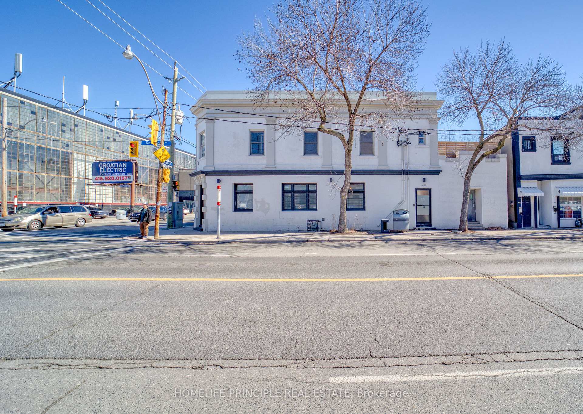 995 Dupont Street, Toronto W02 — photo 3 of 5