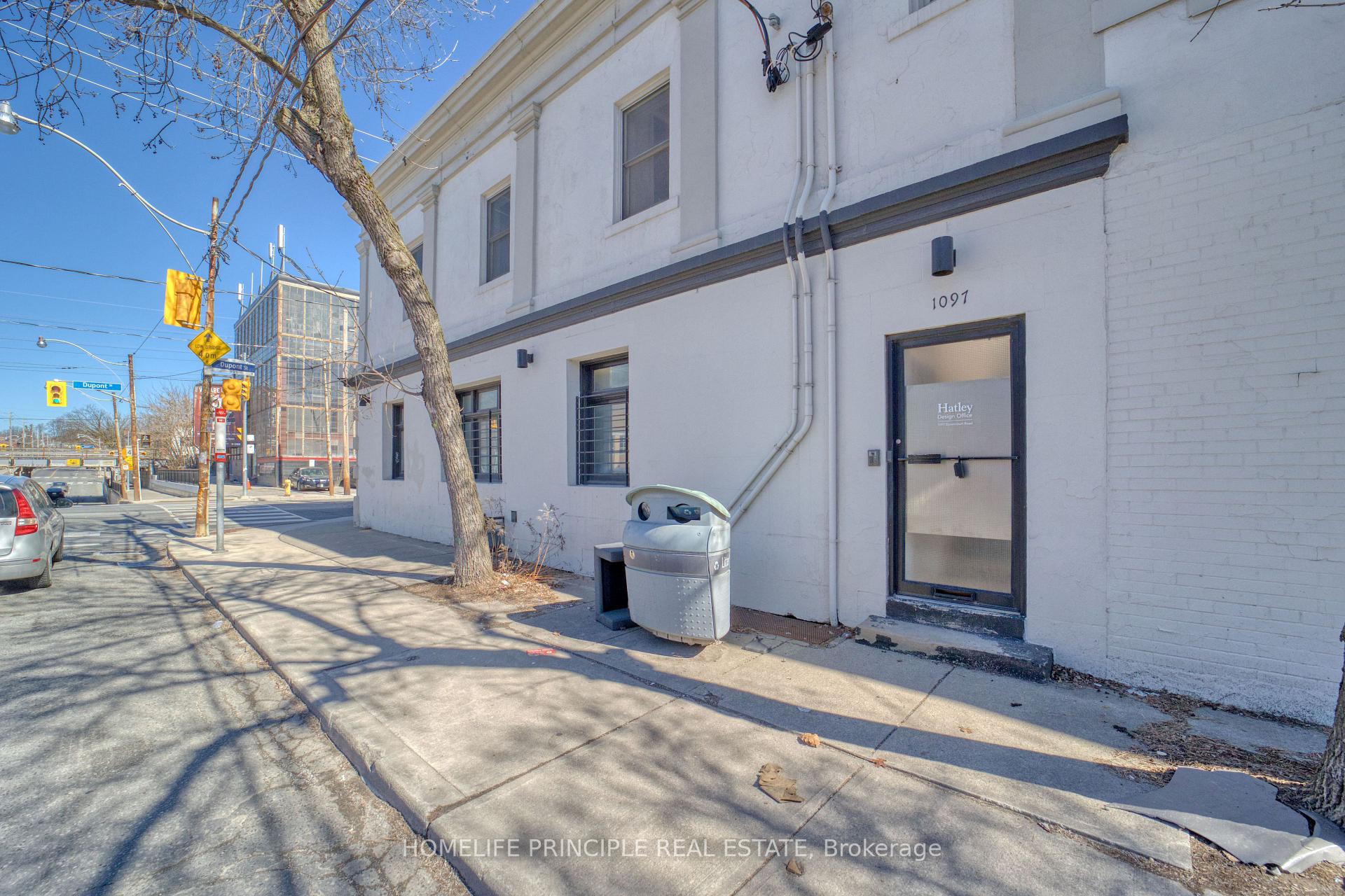 995 Dupont Street, Toronto W02 — photo 4 of 5