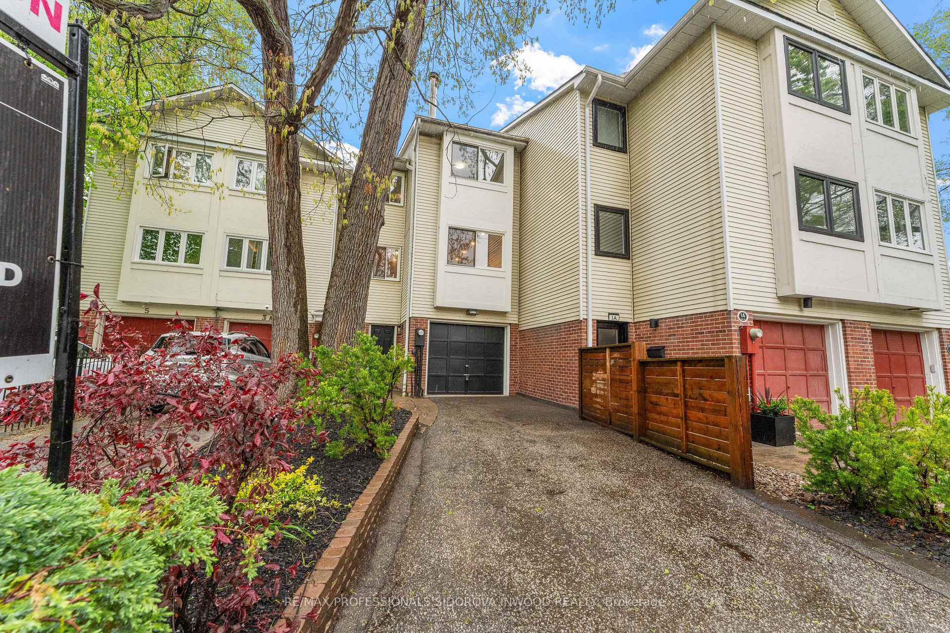 3 Laws Street, Toronto W02, ON M6P 2Y8 — Toronto W02, Ontario