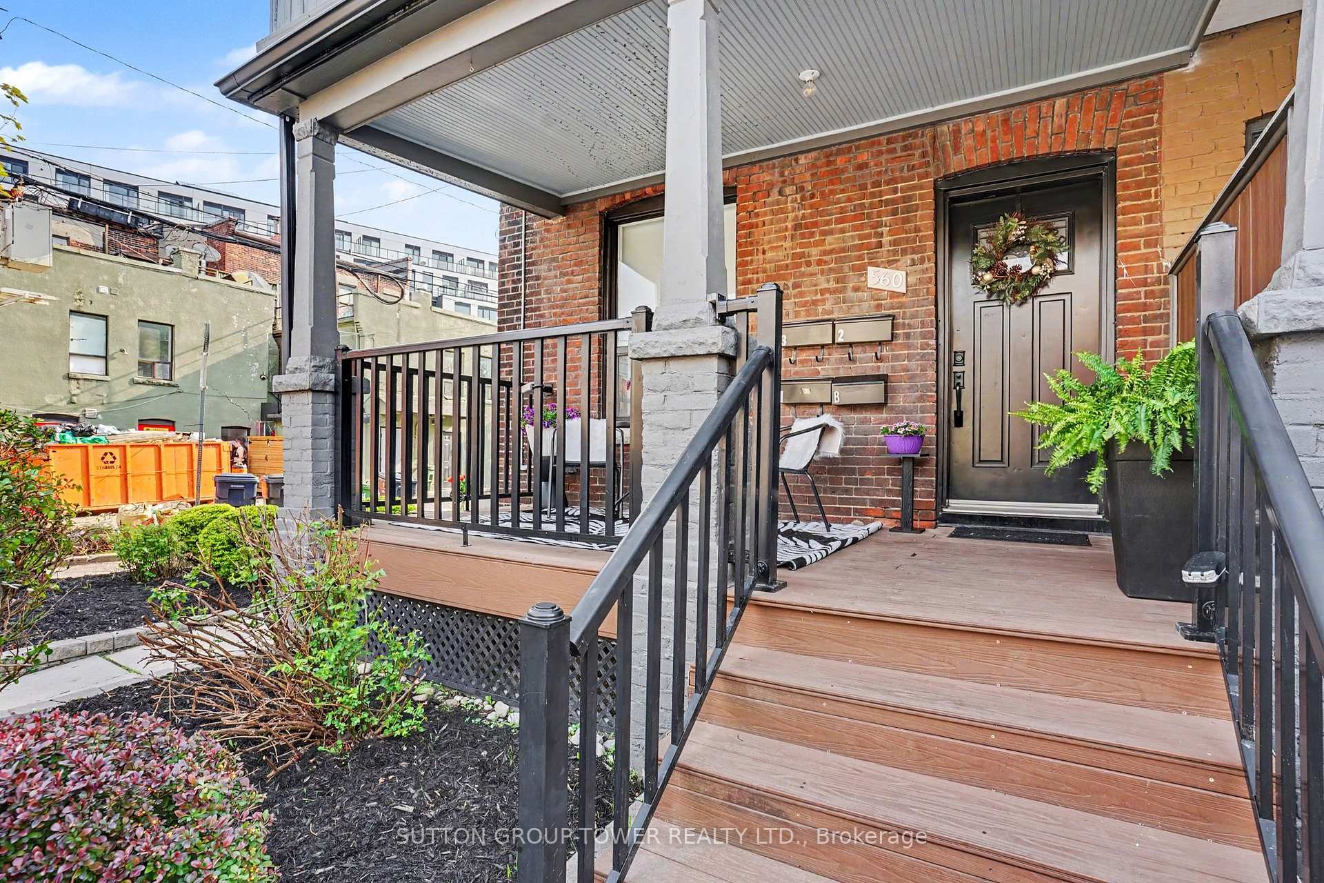 560 Indian Grove, Toronto W02 — photo 5 of 5