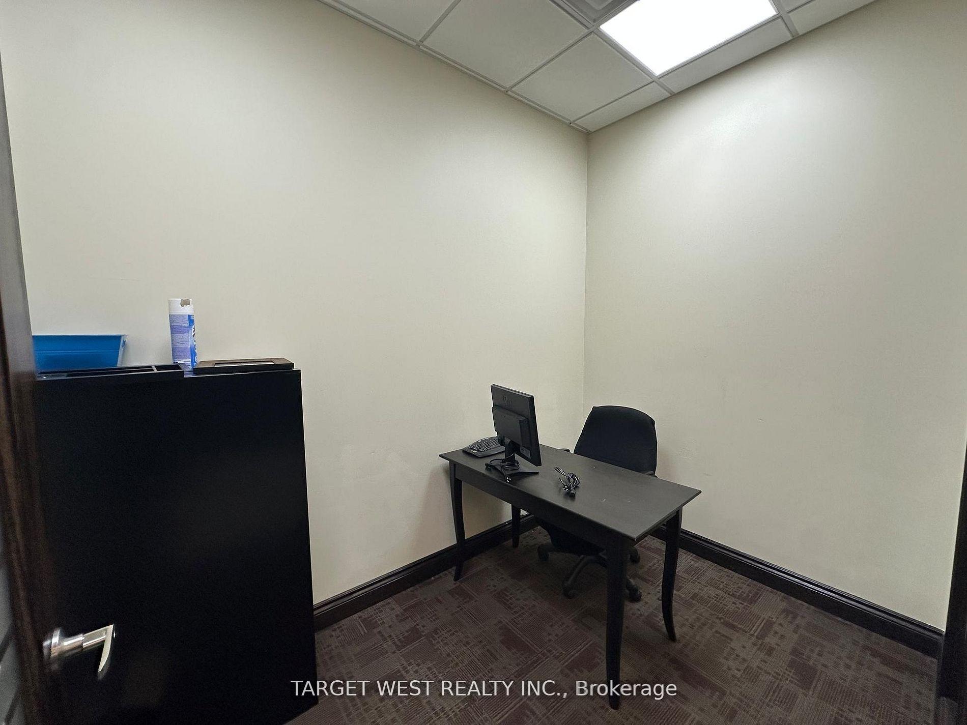 680 Rexdale Boulevard 13, Toronto W10 — photo 3 of 5