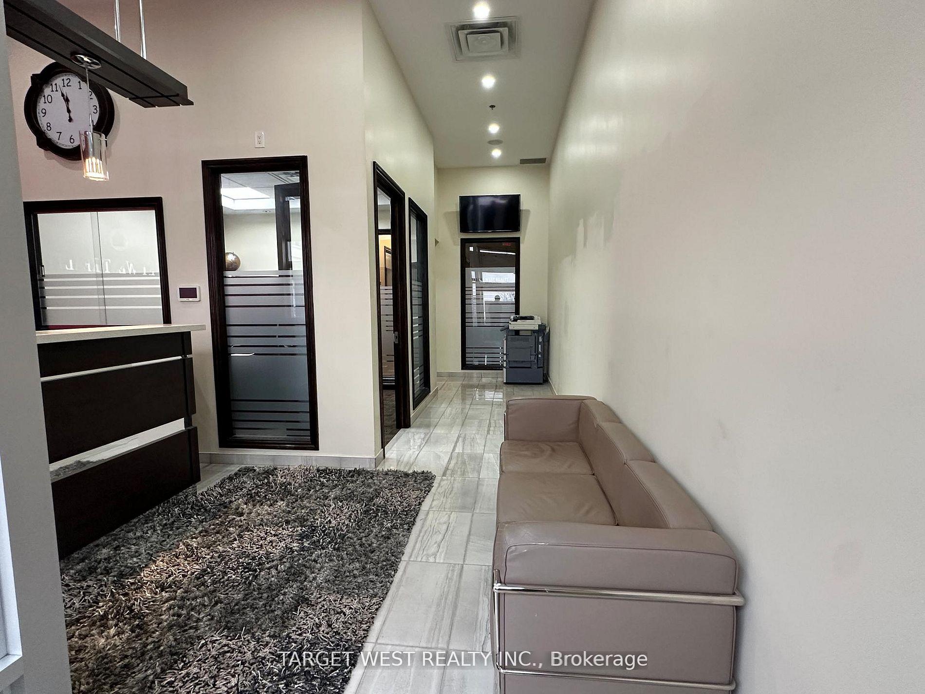680 Rexdale Boulevard 13, Toronto W10 — photo 4 of 5