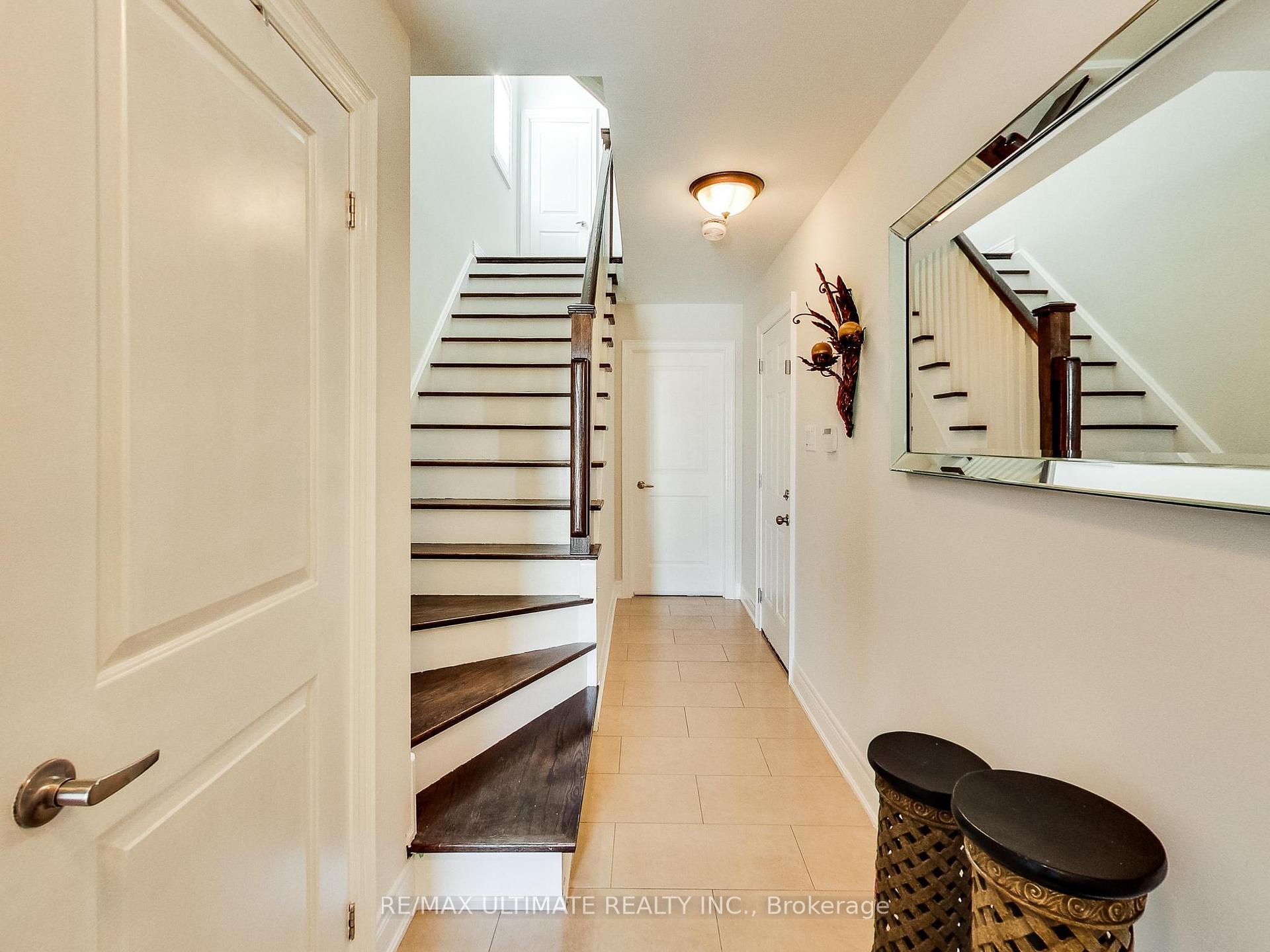 48 Monclova Road Apt 1 (Upper), Toronto W05 — photo 2 of 5