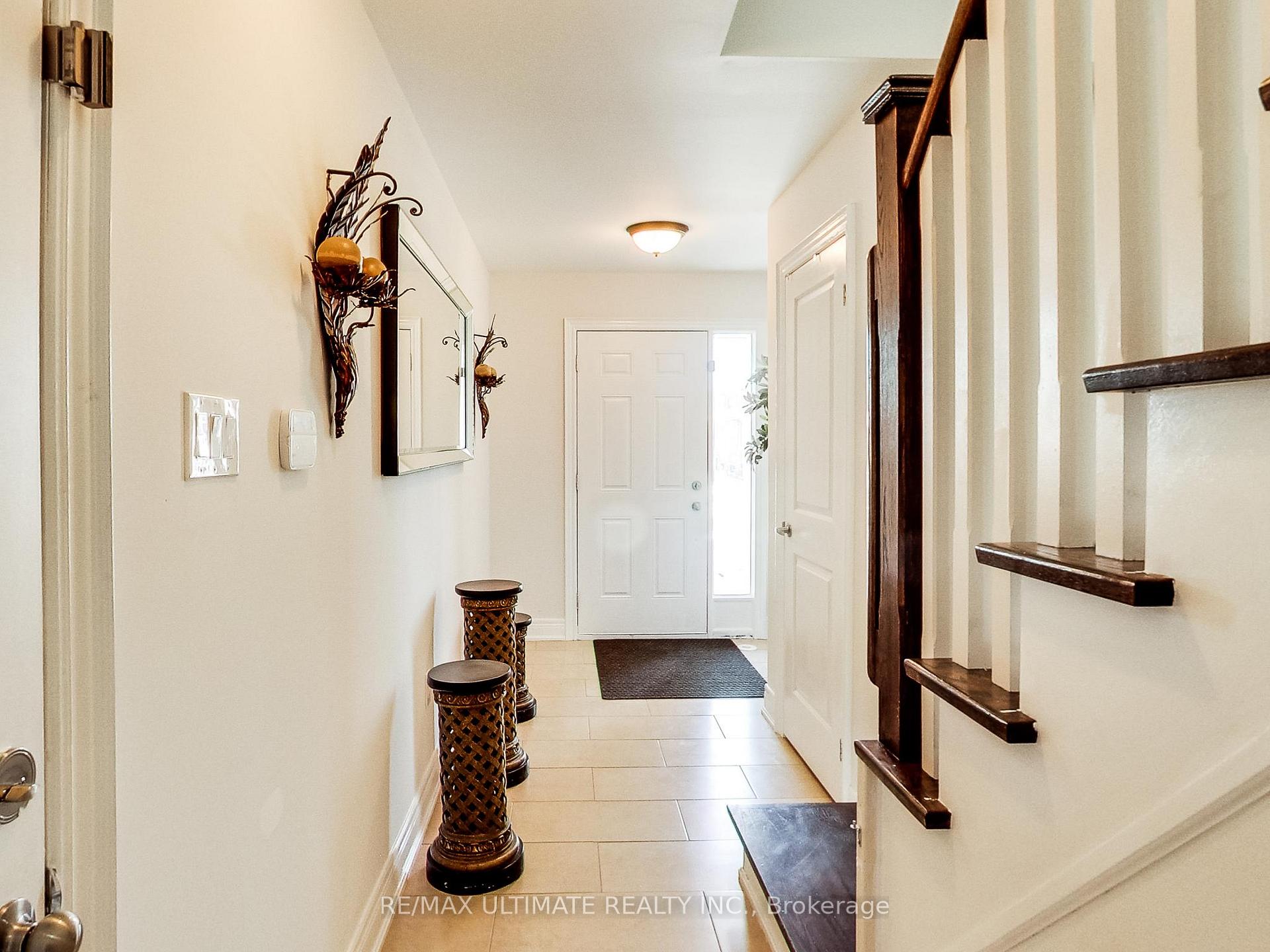 48 Monclova Road Apt 1 (Upper), Toronto W05 — photo 3 of 5