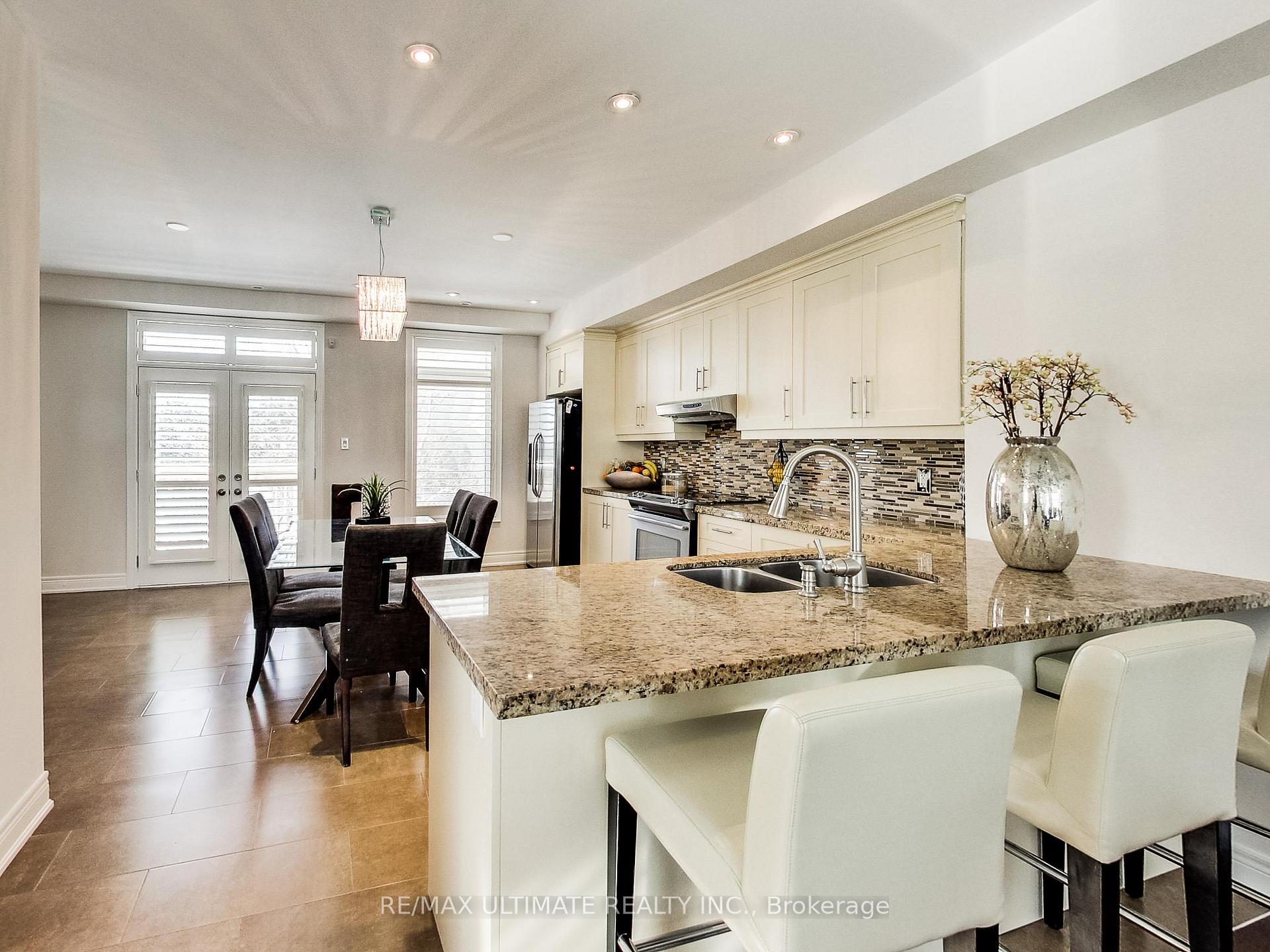 48 Monclova Road Apt 1 (Upper), Toronto W05 — photo 4 of 5