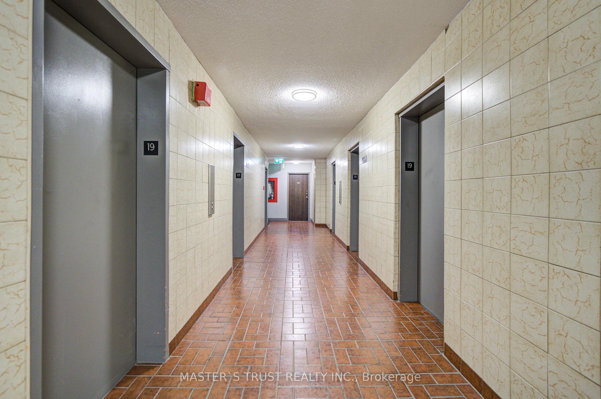 390 Dixon Road 1906, Toronto W09 — photo 4 of 5