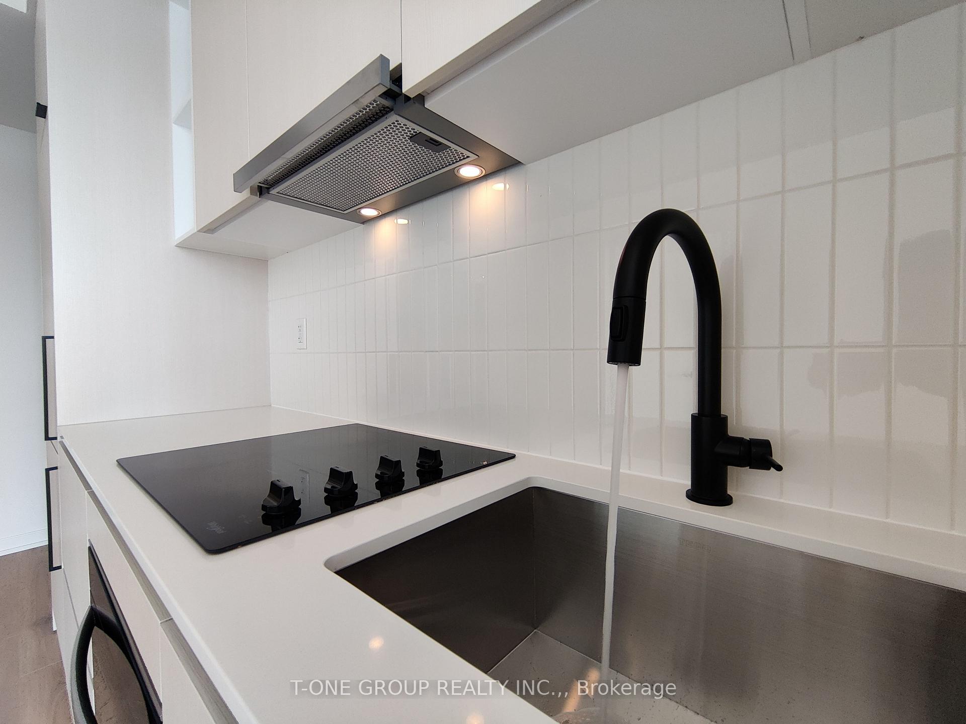 10 Graphophone Grove 1612, Toronto W02 — photo 3 of 5