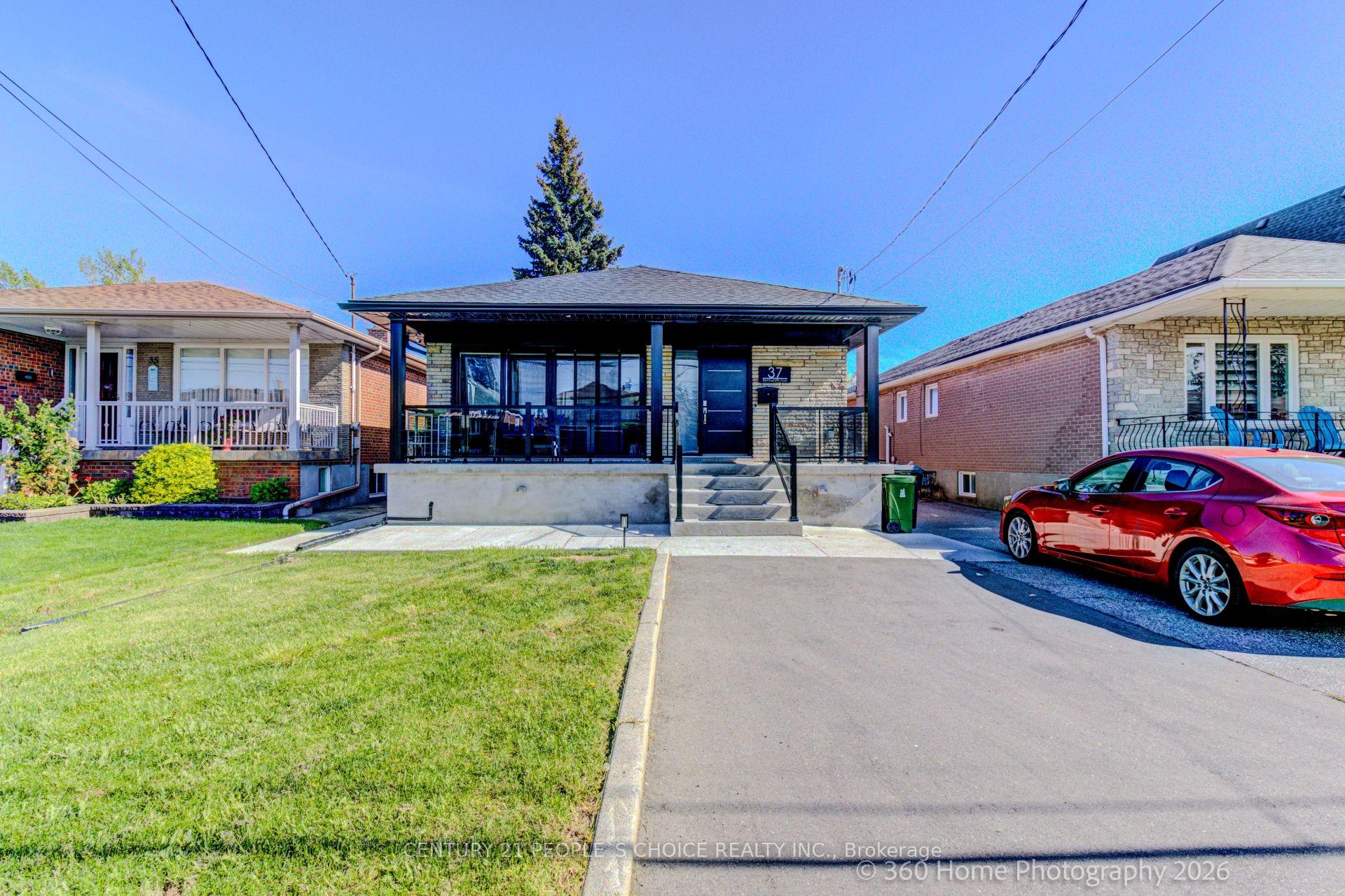 37 Bentworth Avenue Lower, Toronto W04, ON M6A 1P1 — Toronto W04, Ontario
