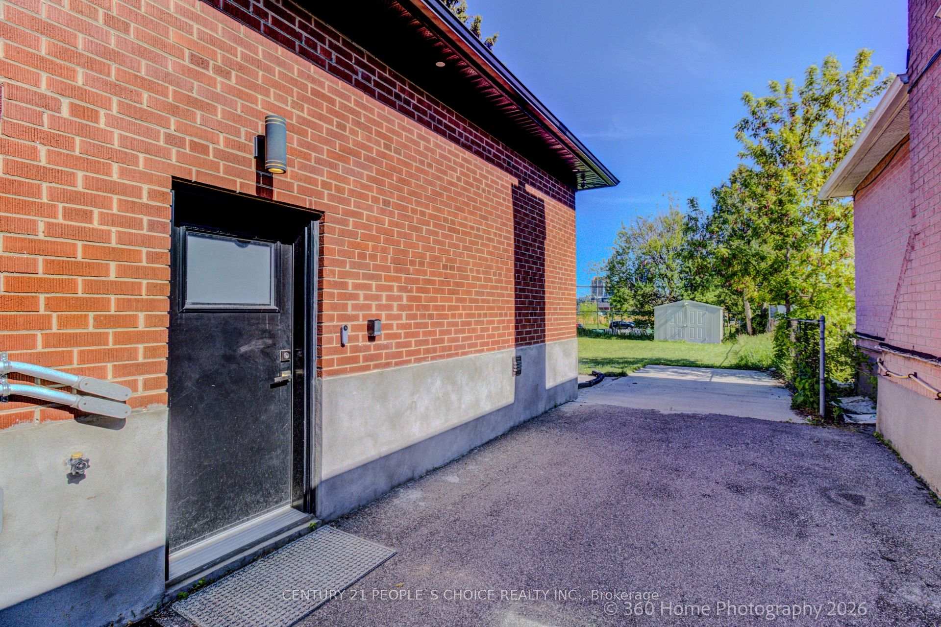 37 Bentworth Avenue Lower, Toronto W04 — photo 3 of 5