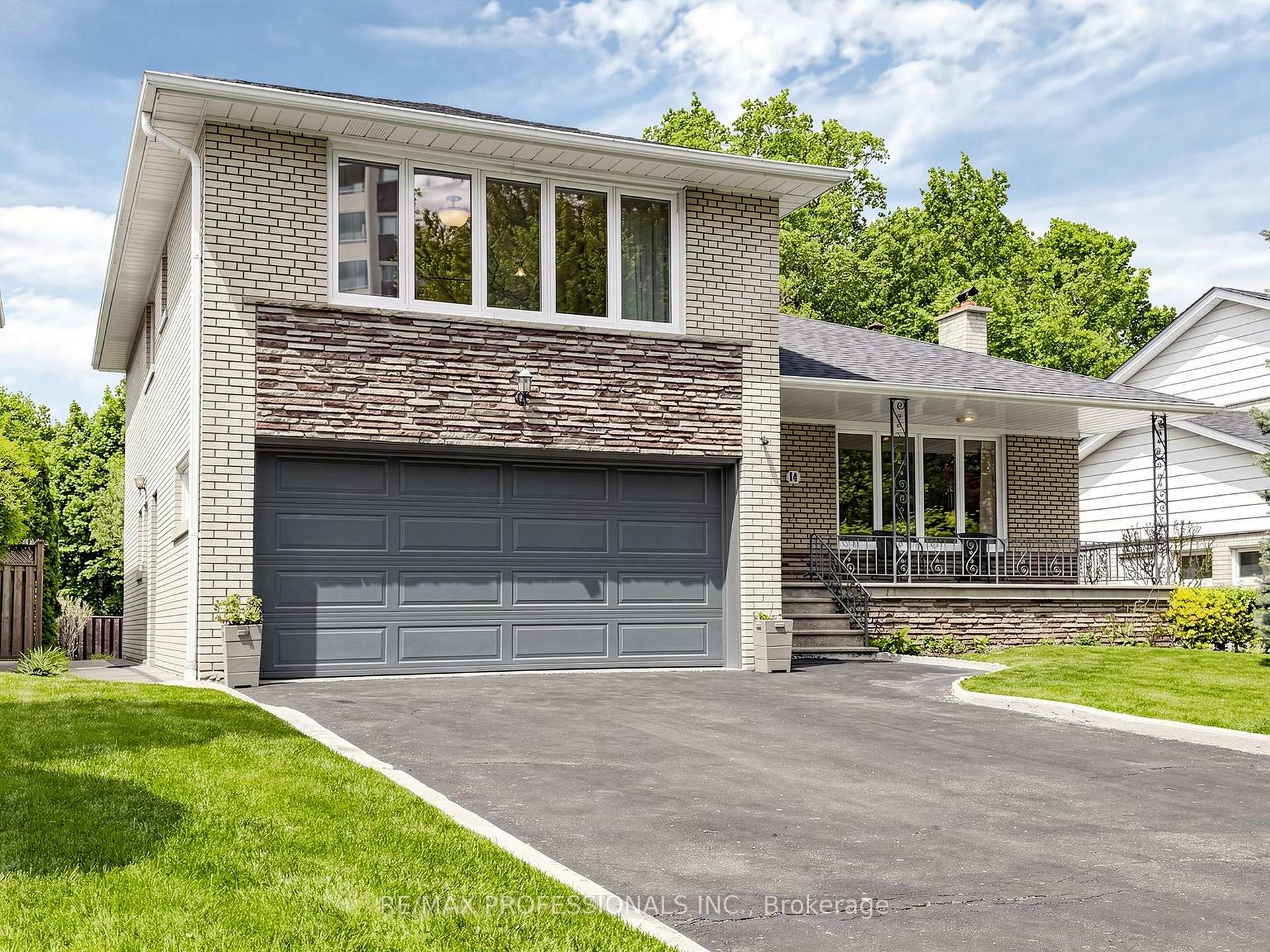 14 Widdicombe Hill, Toronto W09, ON M9R 1B3 — Toronto W09, Ontario