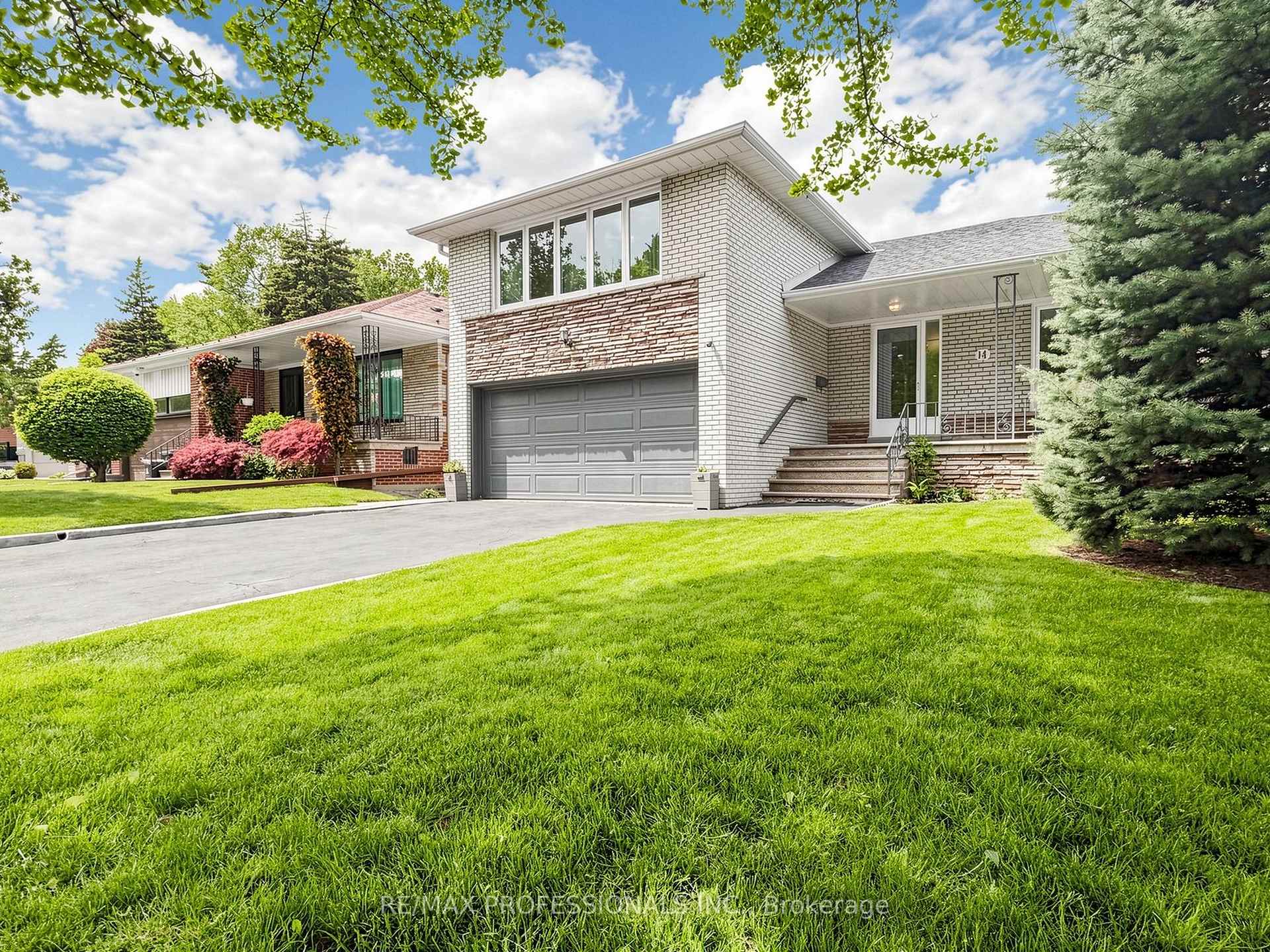 14 Widdicombe Hill, Toronto W09 — photo 4 of 5