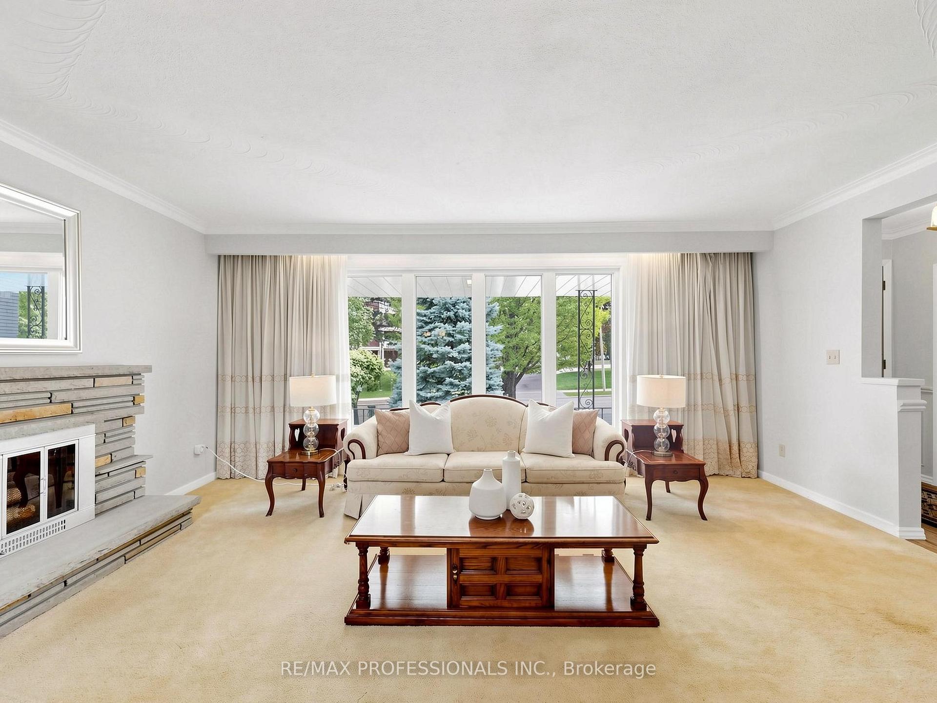 14 Widdicombe Hill, Toronto W09 — photo 5 of 5