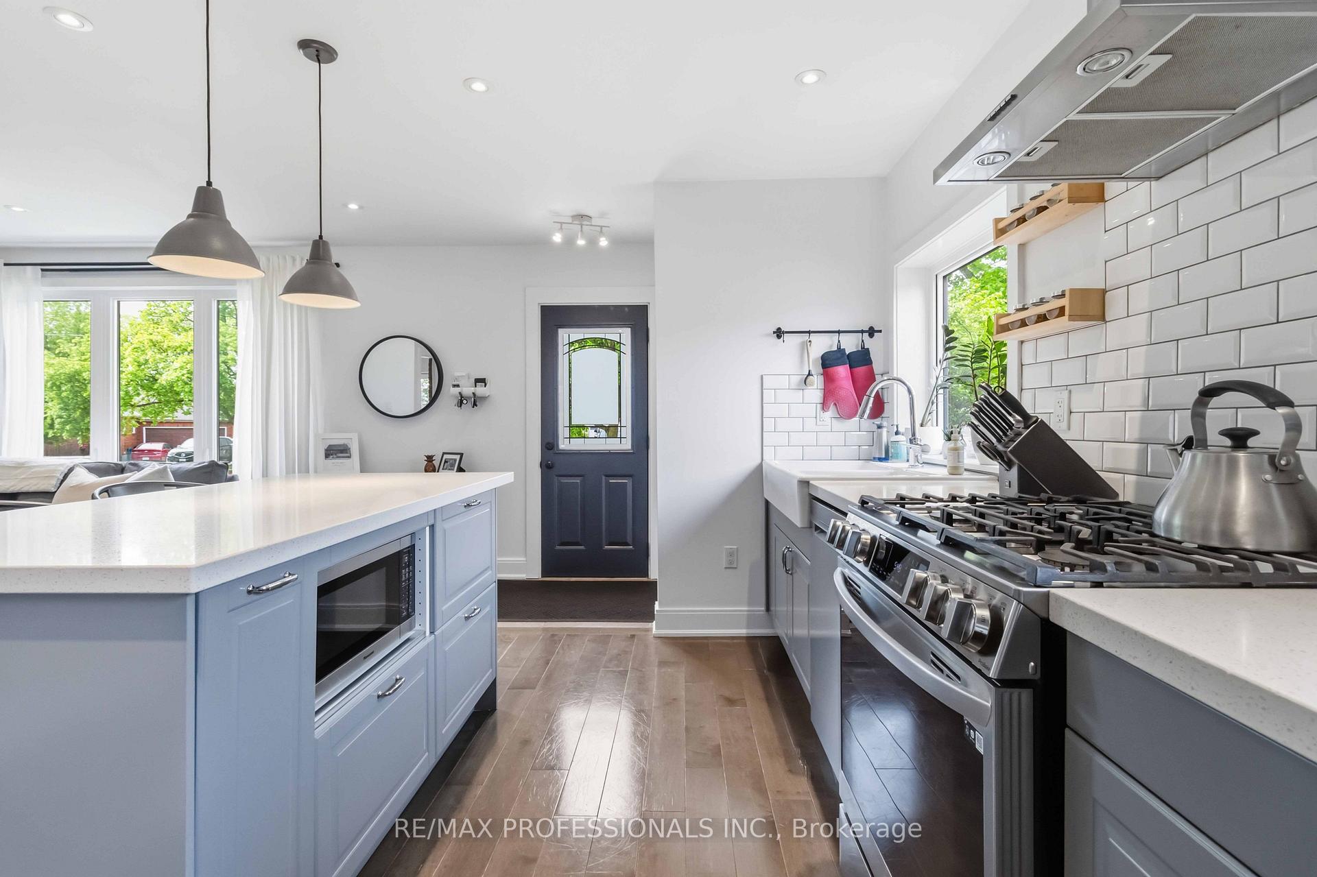 3 Snaresbrook Drive, Toronto W10 — photo 2 of 5