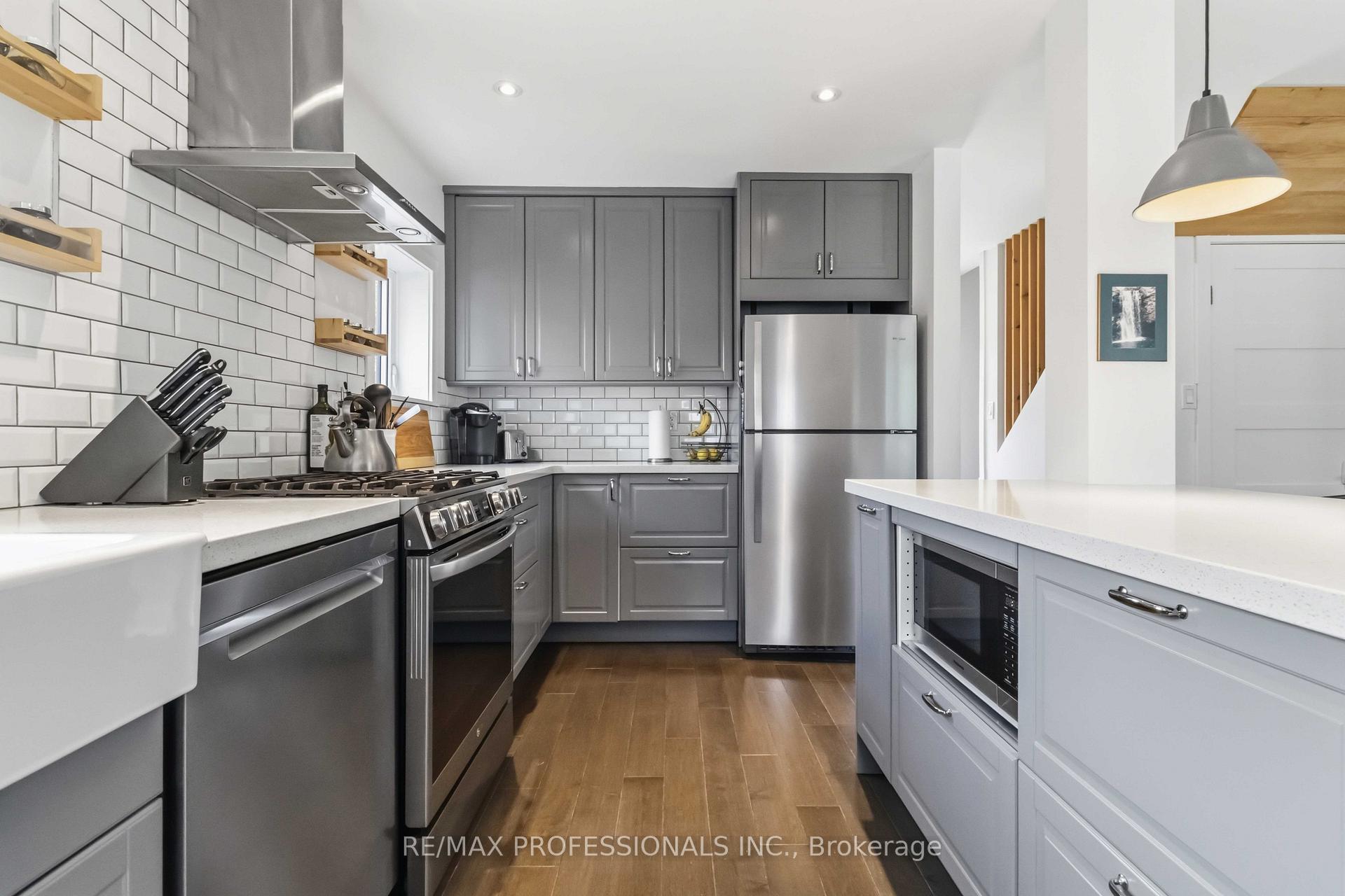 3 Snaresbrook Drive, Toronto W10 — photo 4 of 5