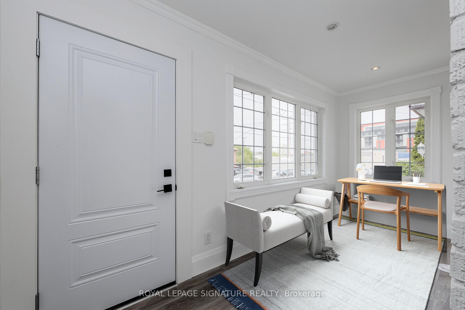 19 Schell Avenue, Toronto W04 — photo 3 of 5