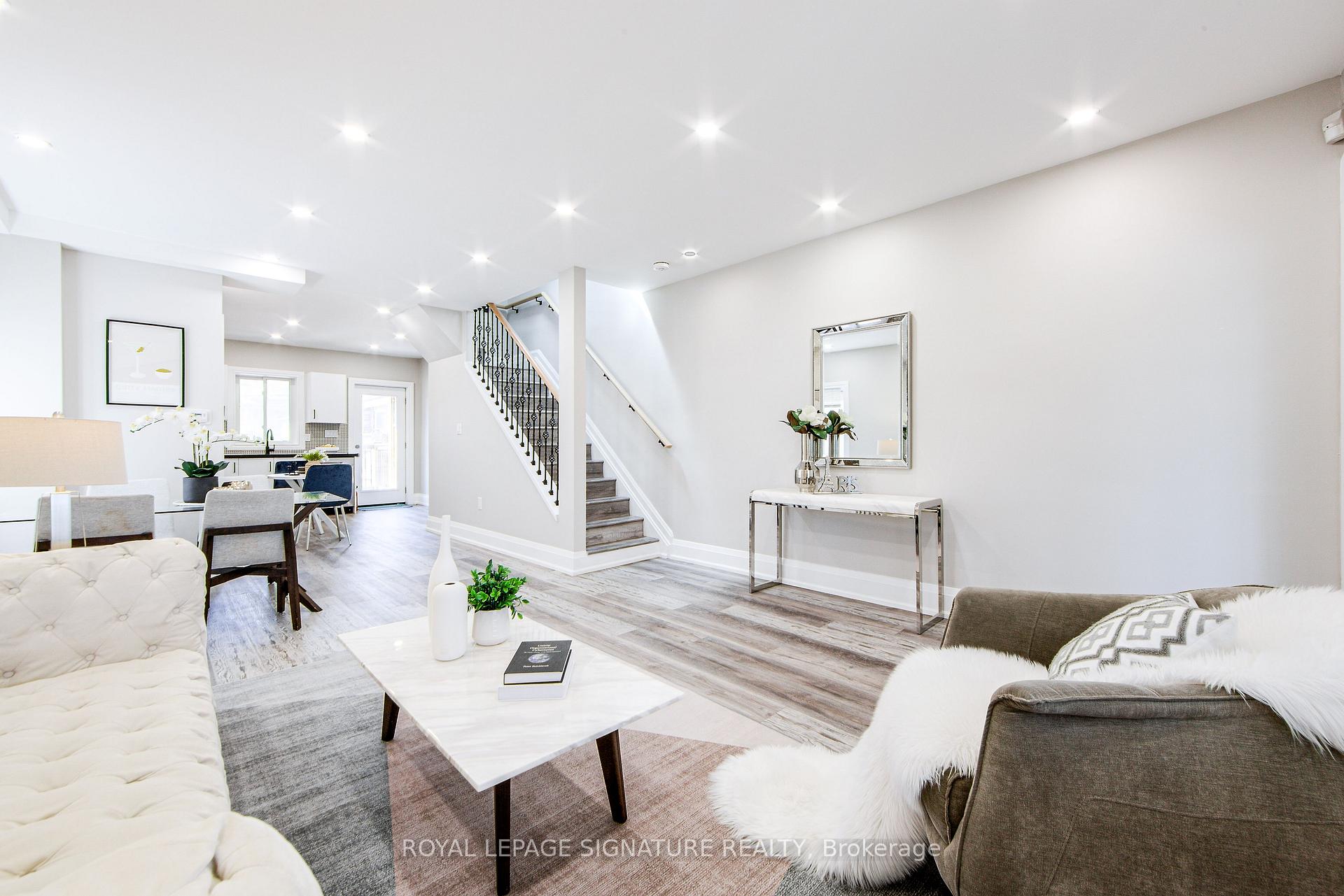 19 Schell Avenue, Toronto W04 — photo 5 of 5