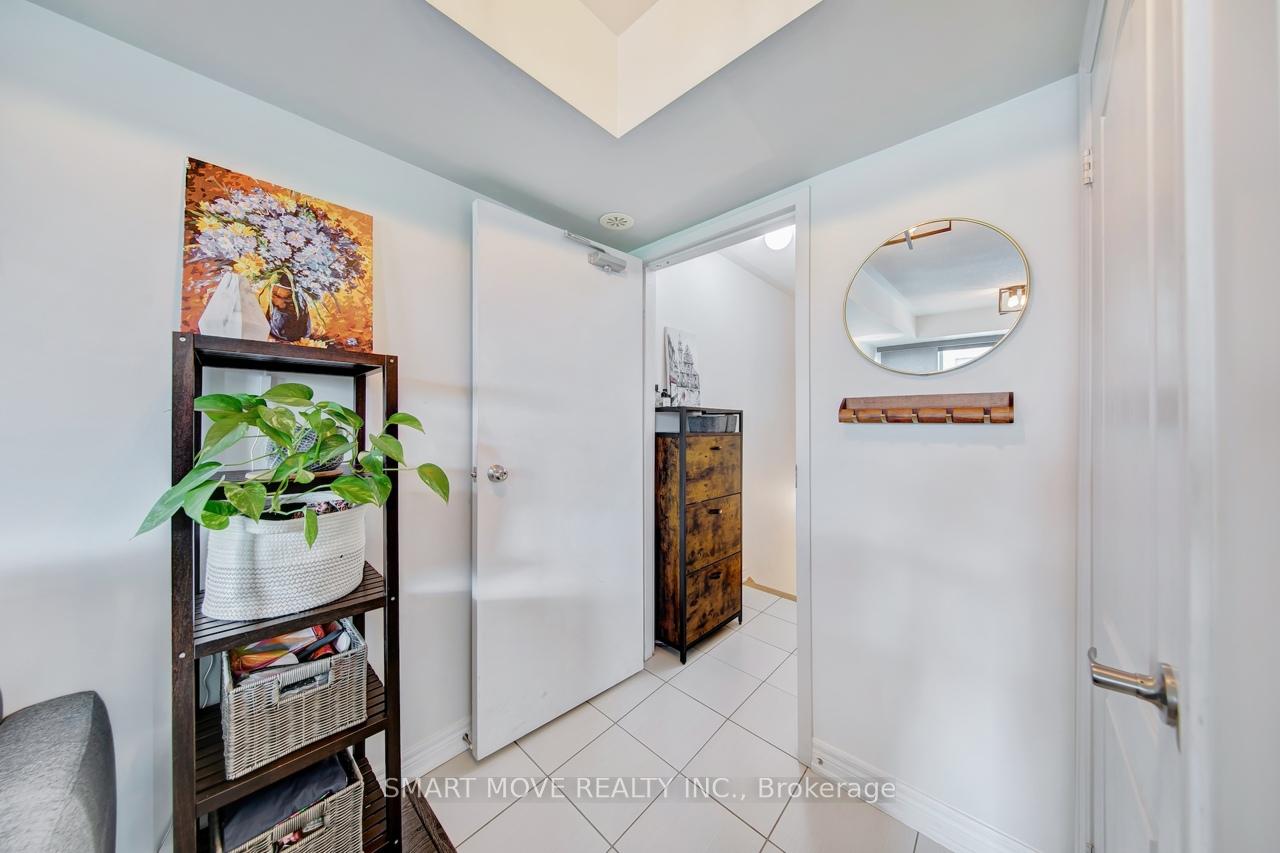 138 Widdicombe Hill Boulevard 716, Toronto W09 — photo 2 of 5