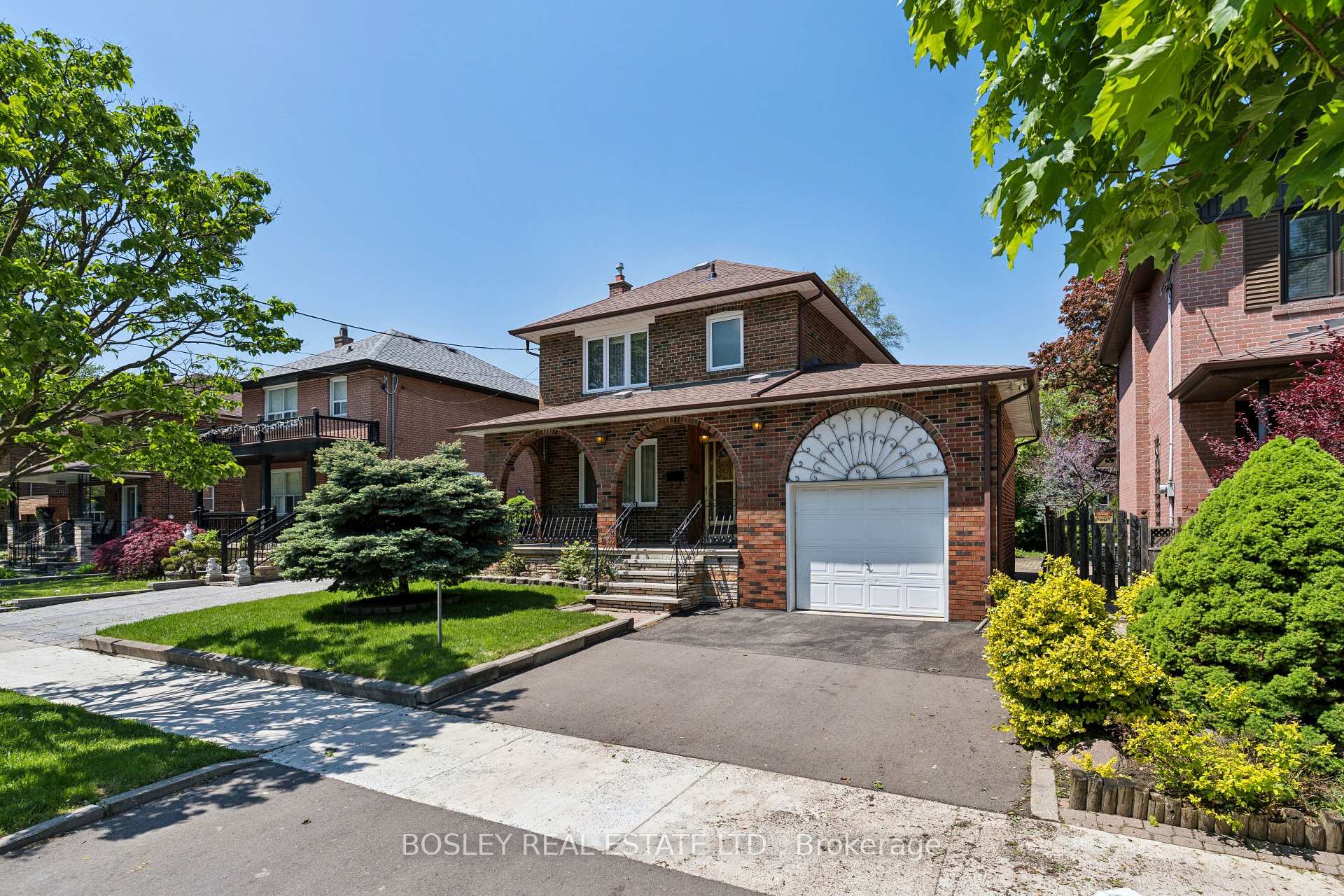 96 Macdonald Avenue, Toronto W04 — photo 2 of 5